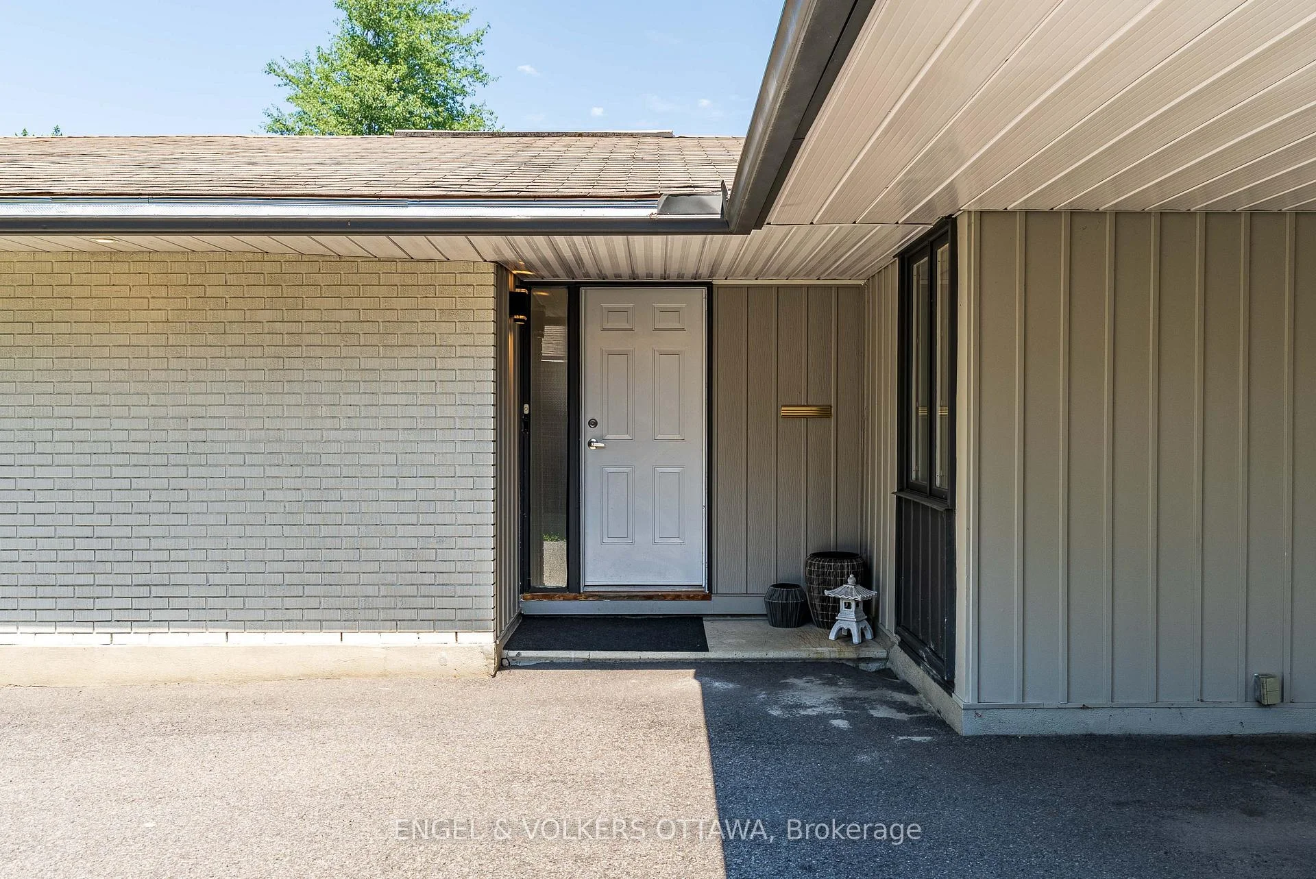 Photo 4 of 2995 Cowan Crescent, Ottawa, Riverside Park South — HOMEH