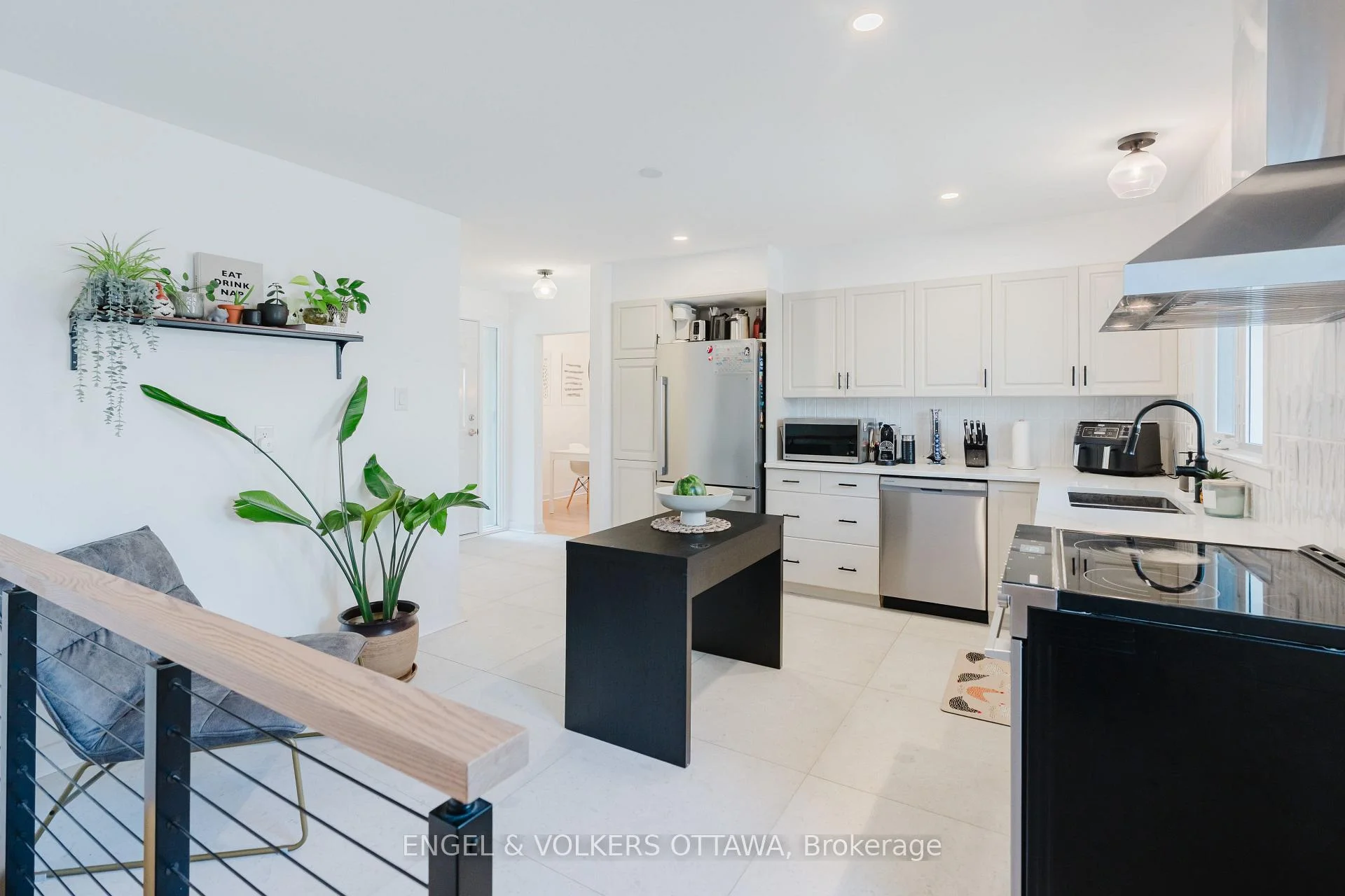 Photo 12 of 2995 Cowan Crescent, Ottawa, Riverside Park South — HOMEH