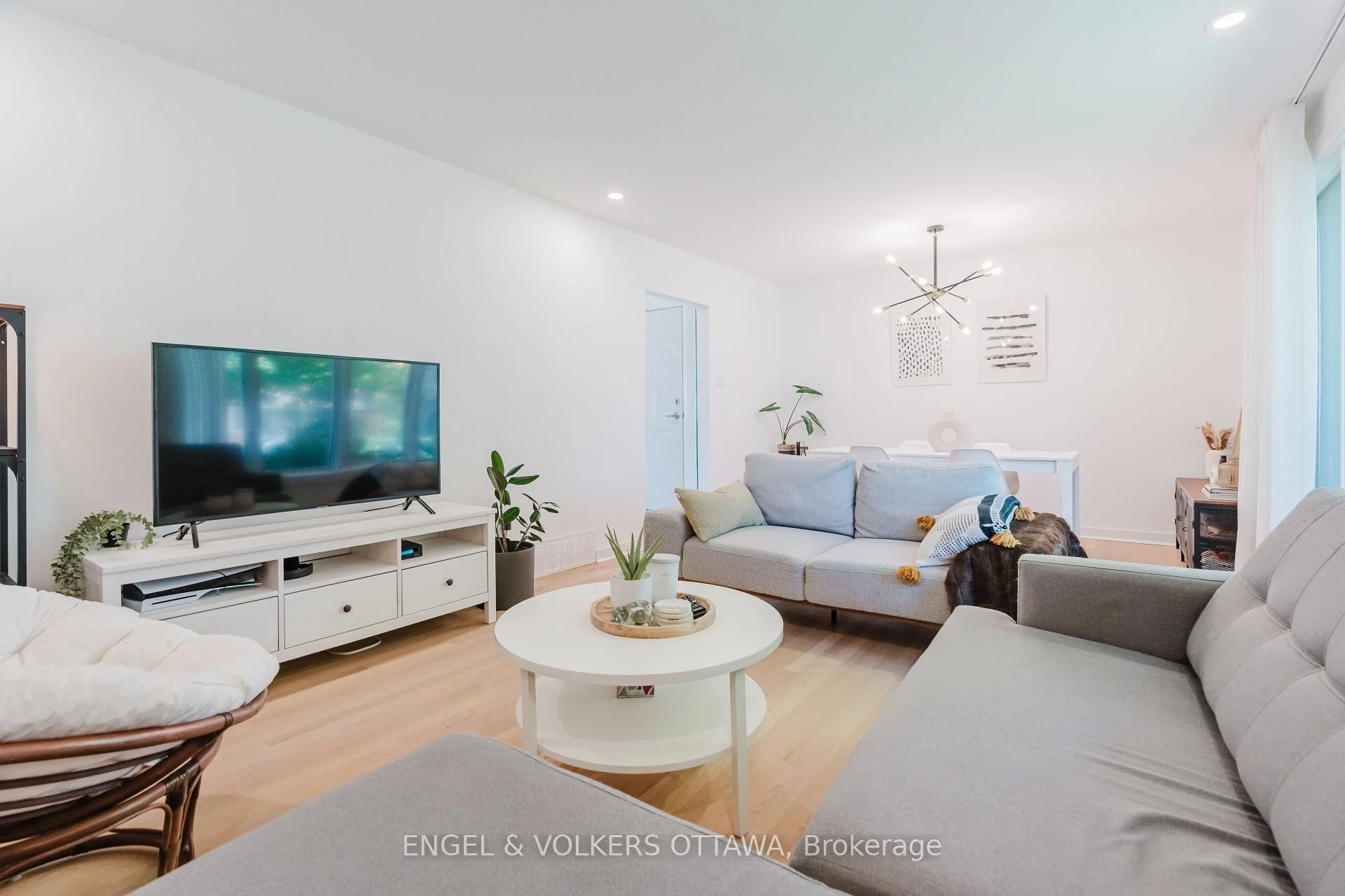 Photo 26 of 2995 Cowan Crescent, Ottawa, Riverside Park South — HOMEH