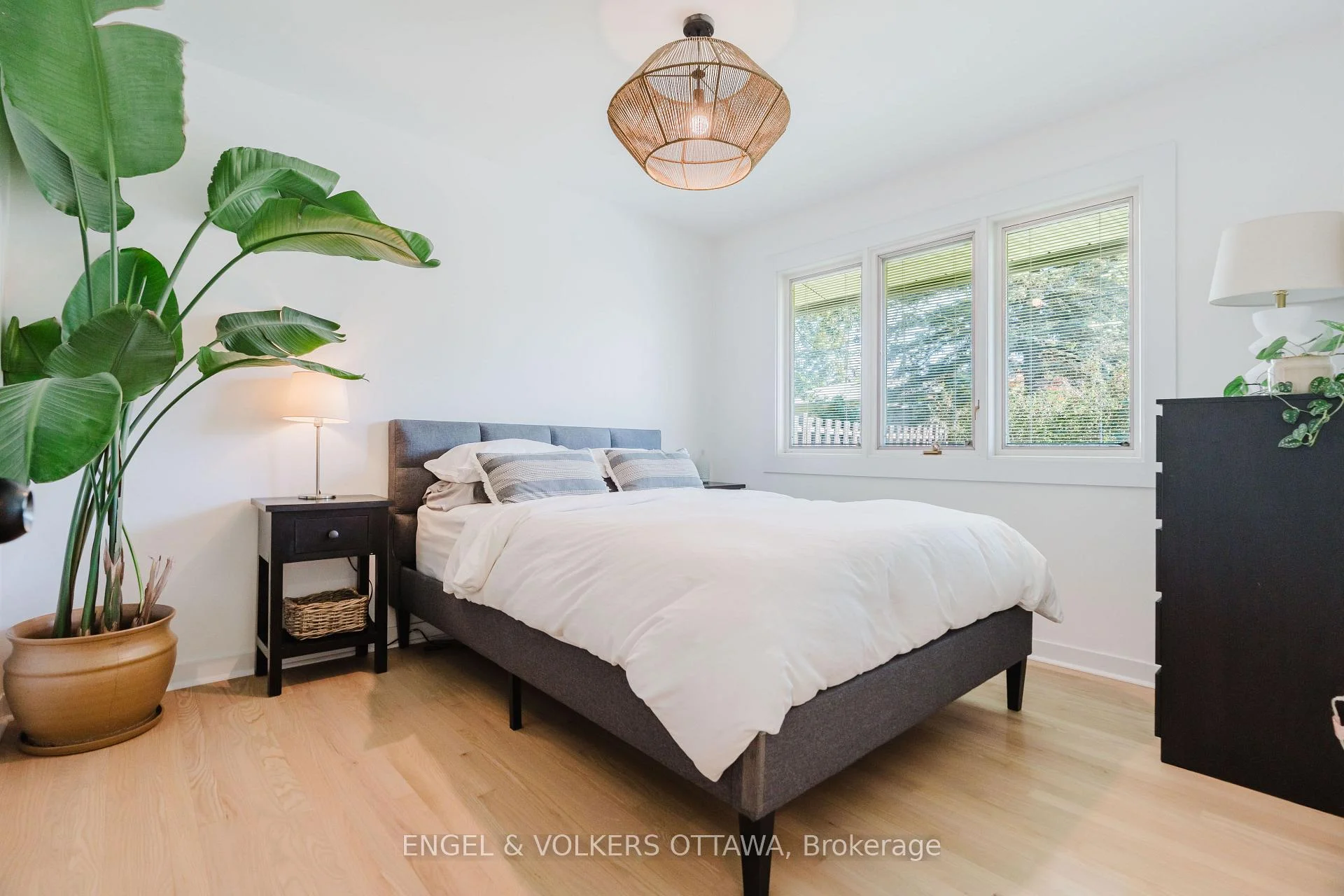 Photo 32 of 2995 Cowan Crescent, Ottawa, Riverside Park South — HOMEH