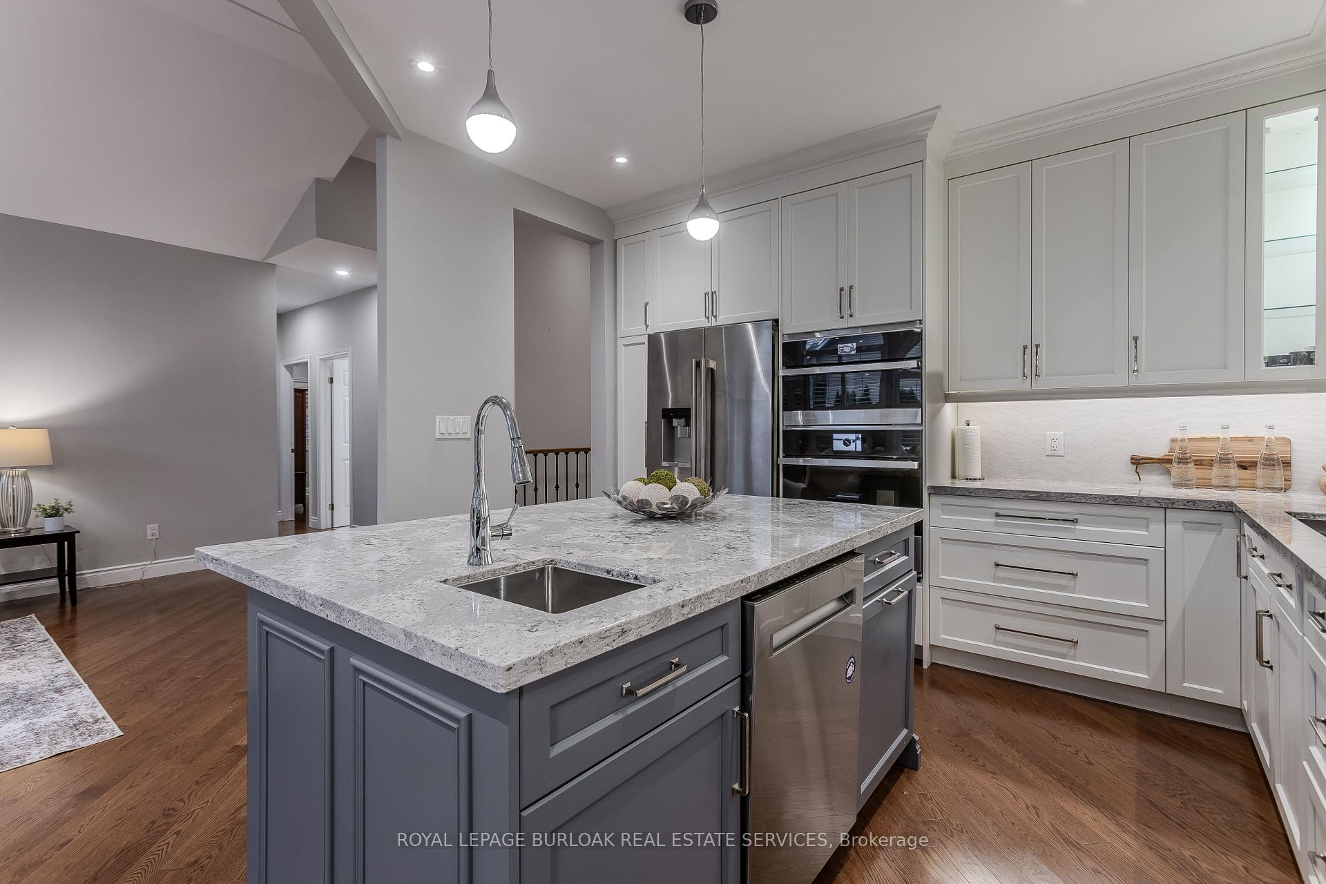 Photo 12 of 54 Waterwheel Crescent, Hamilton, Waterdown — HOMEH