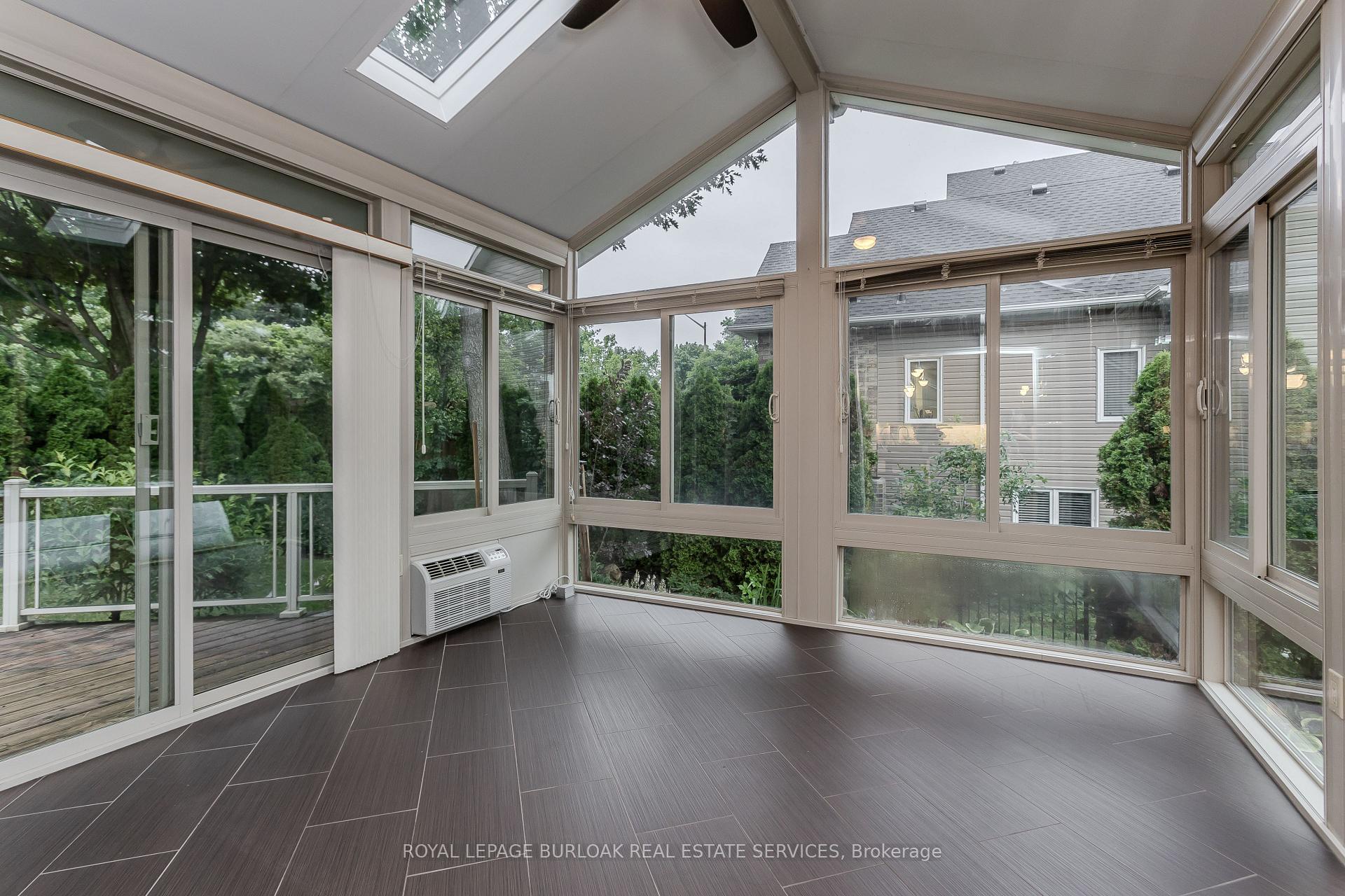 Photo 16 of 54 Waterwheel Crescent, Hamilton, Waterdown — HOMEH