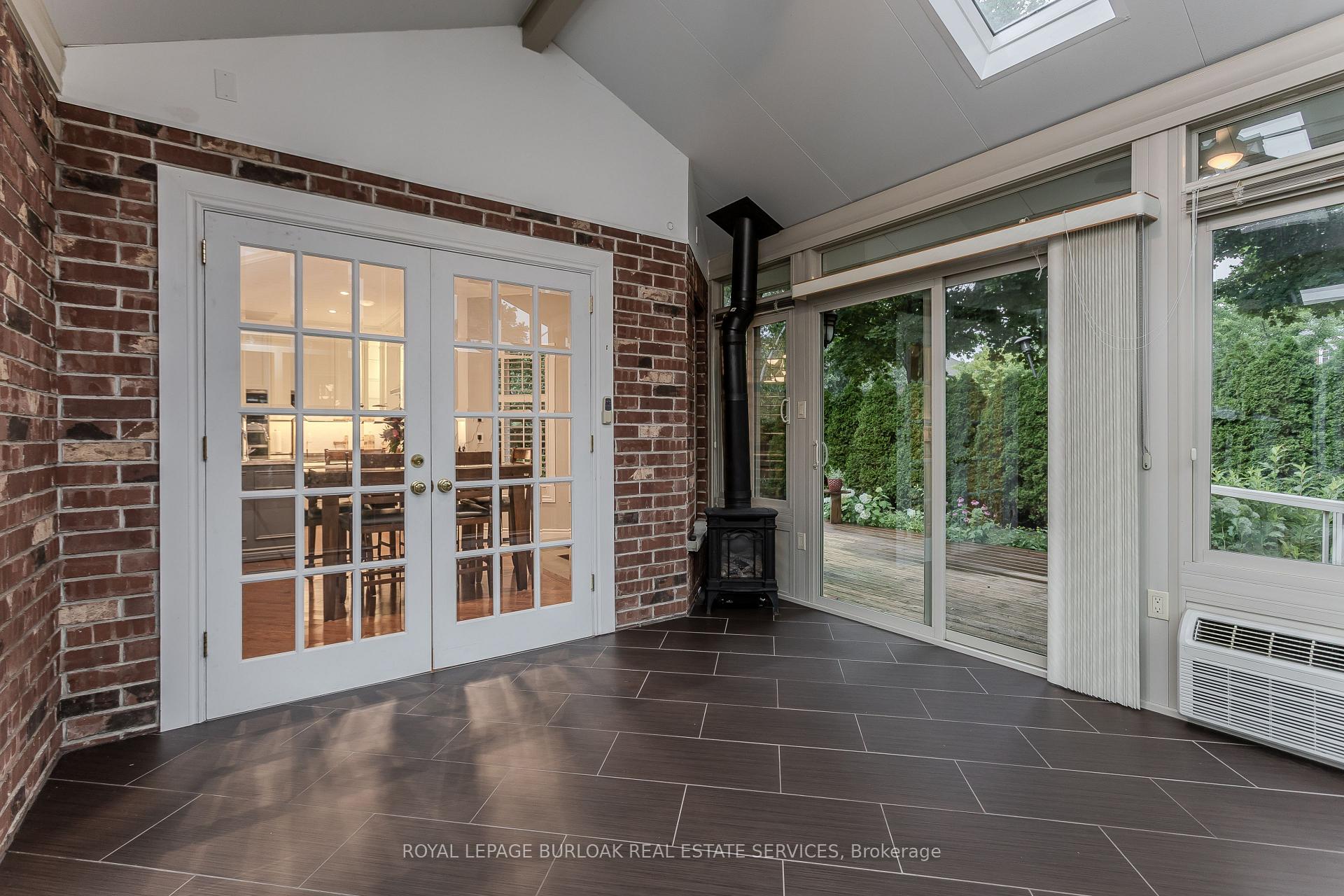 Photo 18 of 54 Waterwheel Crescent, Hamilton, Waterdown — HOMEH
