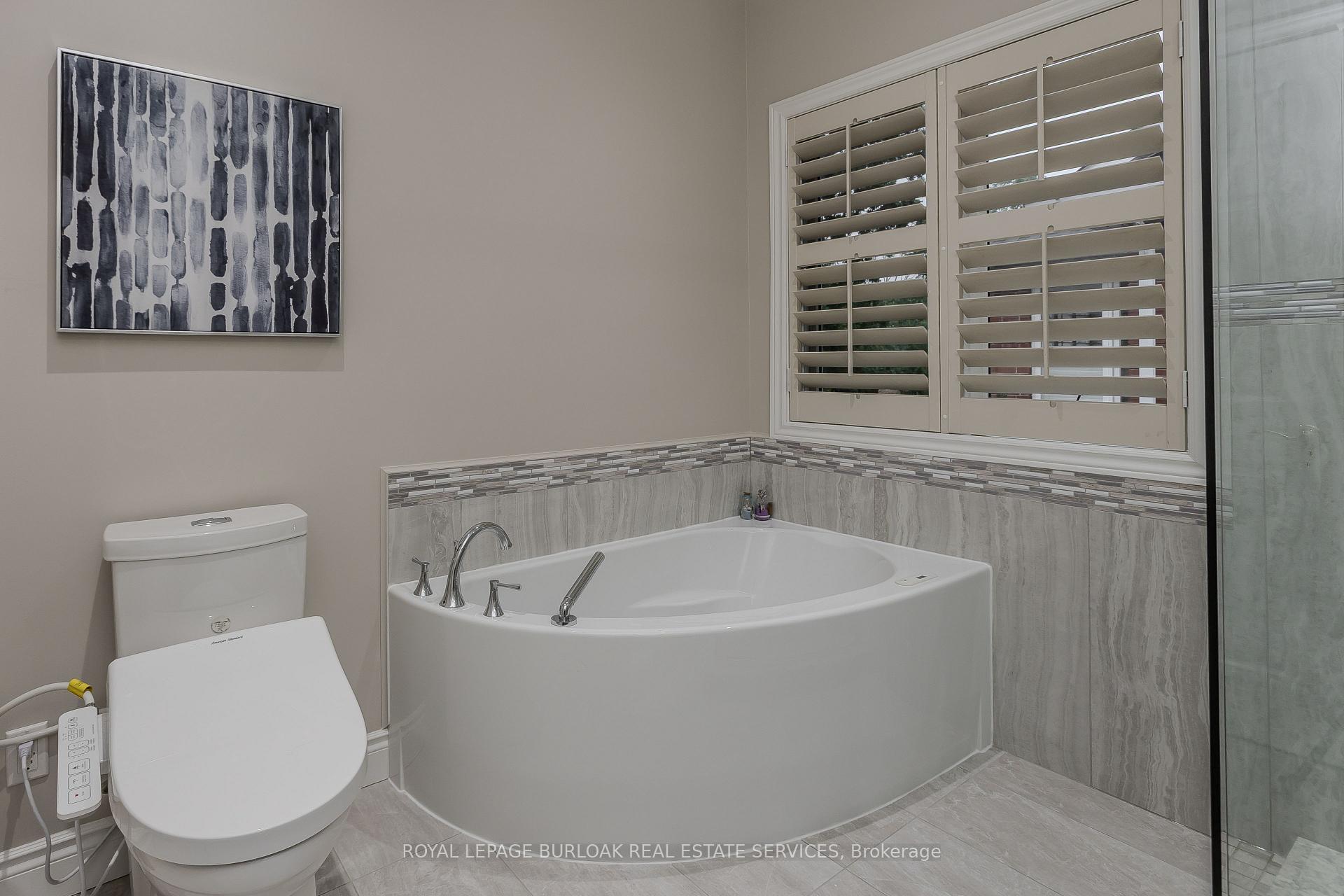 Photo 24 of 54 Waterwheel Crescent, Hamilton, Waterdown — HOMEH