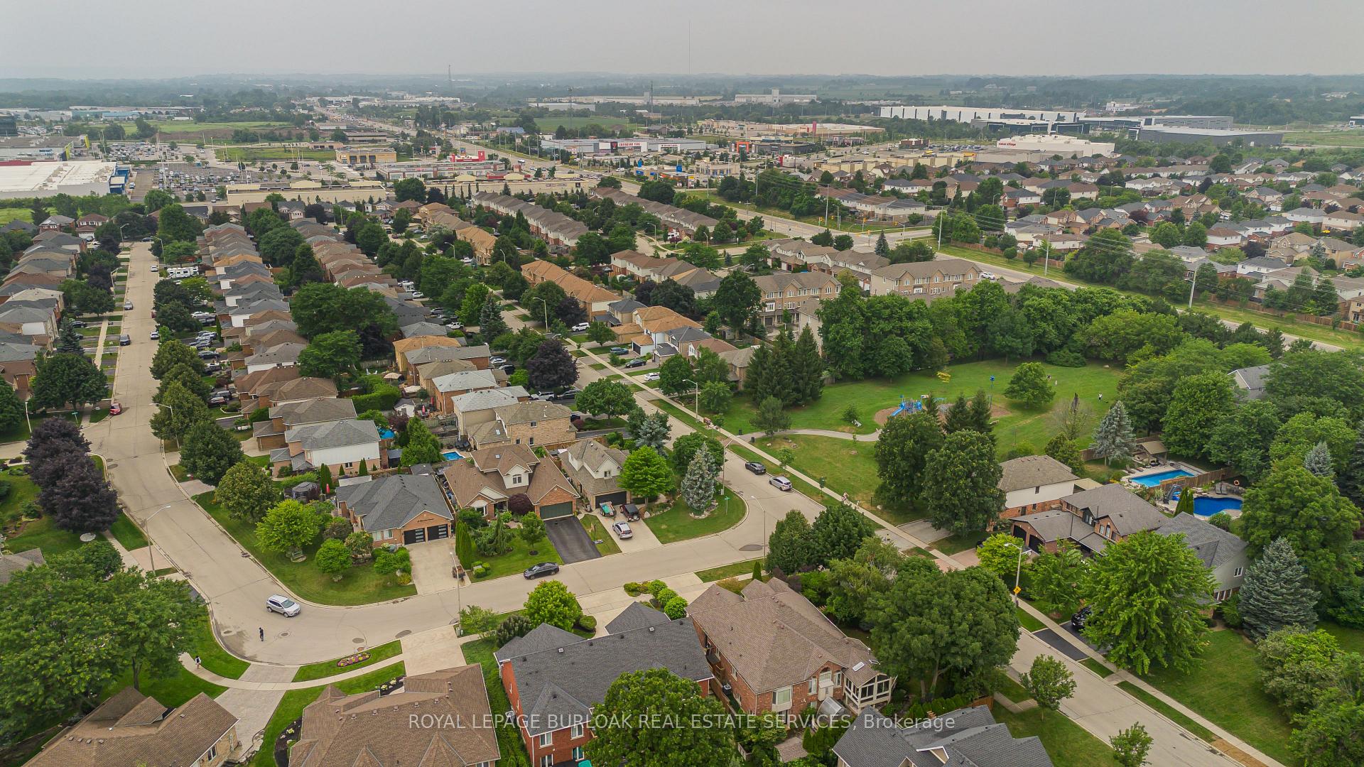 Photo 44 of 54 Waterwheel Crescent, Hamilton, Waterdown — HOMEH