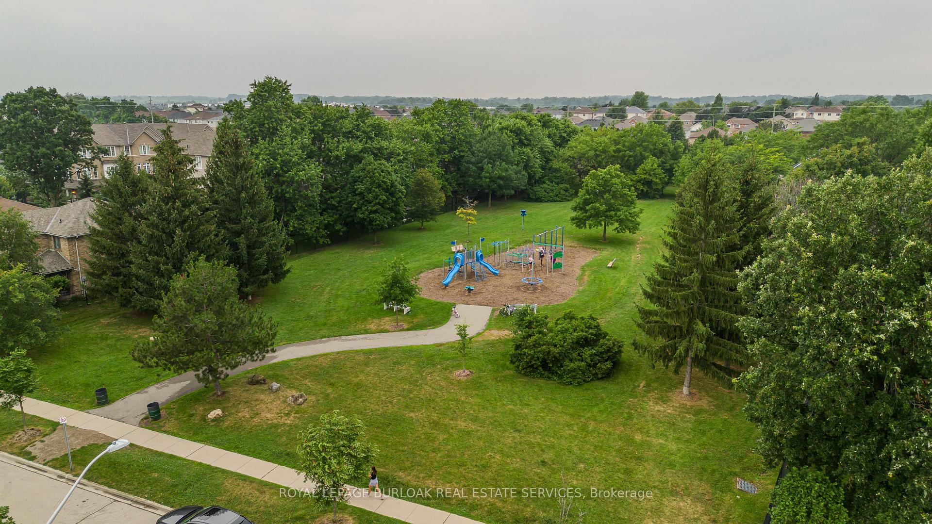 Photo 45 of 54 Waterwheel Crescent, Hamilton, Waterdown — HOMEH