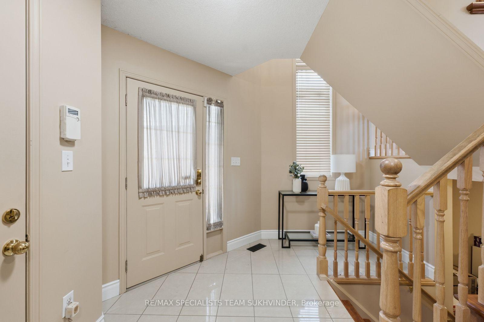 Photo 11 of 44 Sinclair Street, Guelph, Pineridge/Westminster Woods — HOMEH