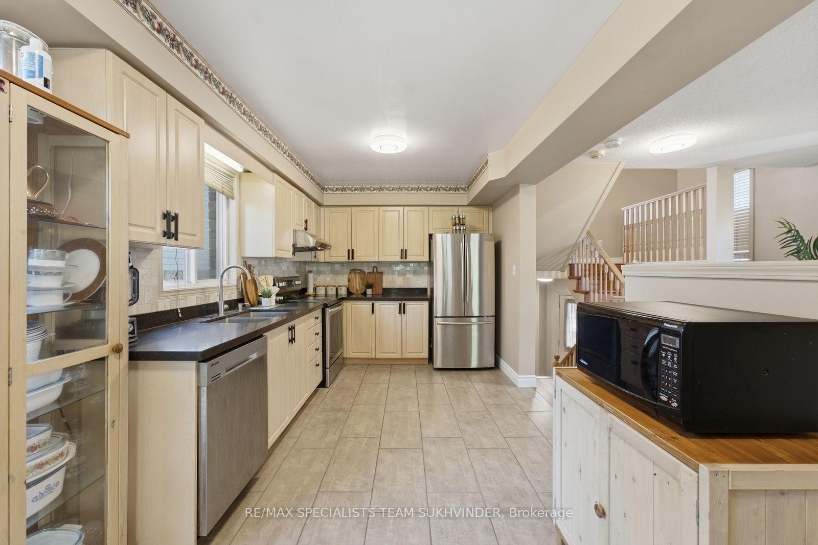 Photo 21 of 44 Sinclair Street, Guelph, Pineridge/Westminster Woods — HOMEH
