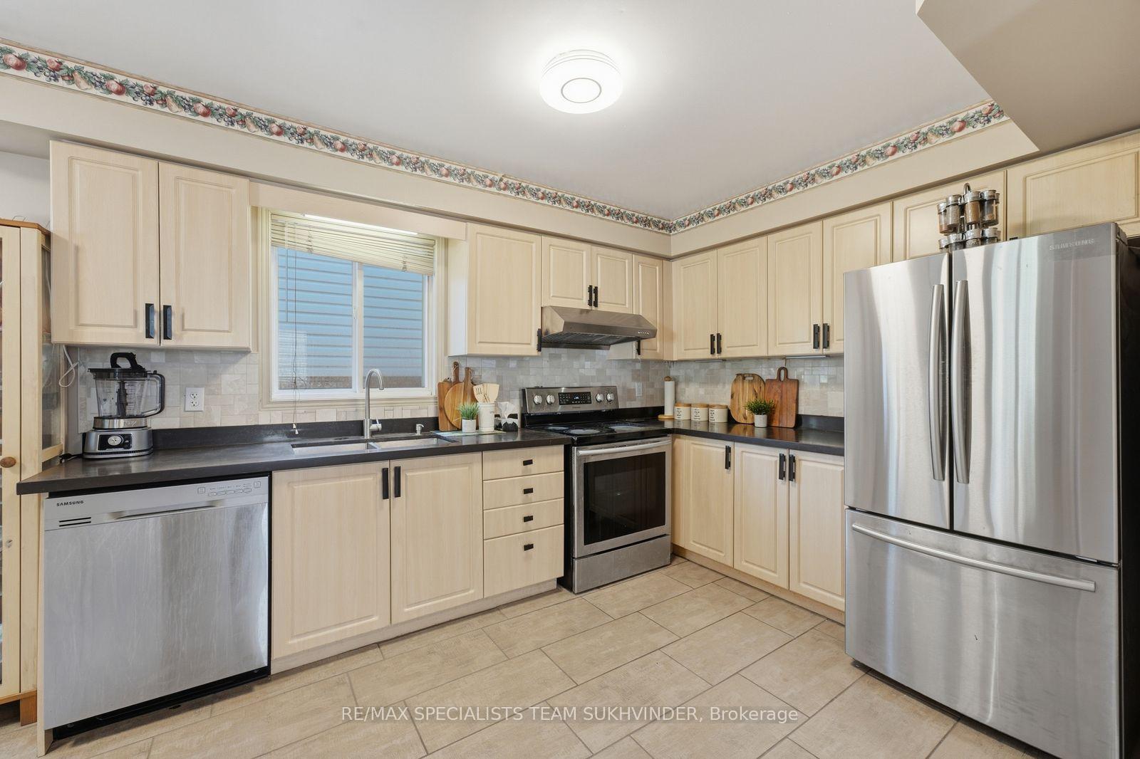 Photo 22 of 44 Sinclair Street, Guelph, Pineridge/Westminster Woods — HOMEH