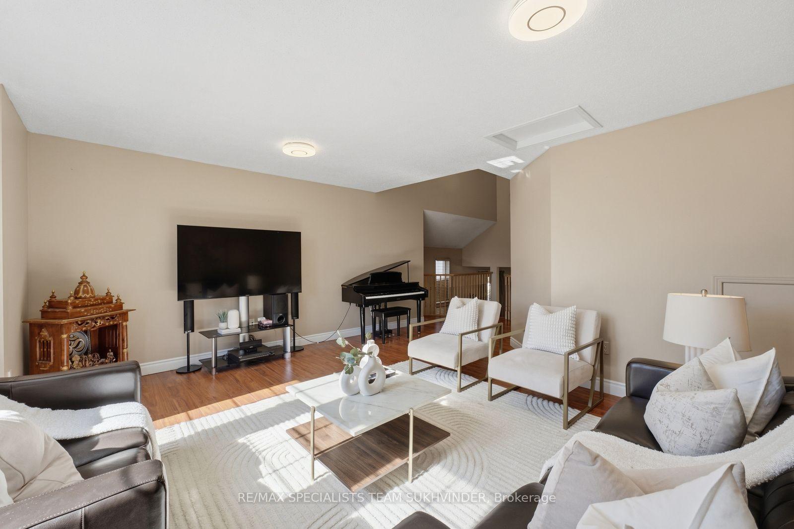 Photo 29 of 44 Sinclair Street, Guelph, Pineridge/Westminster Woods — HOMEH