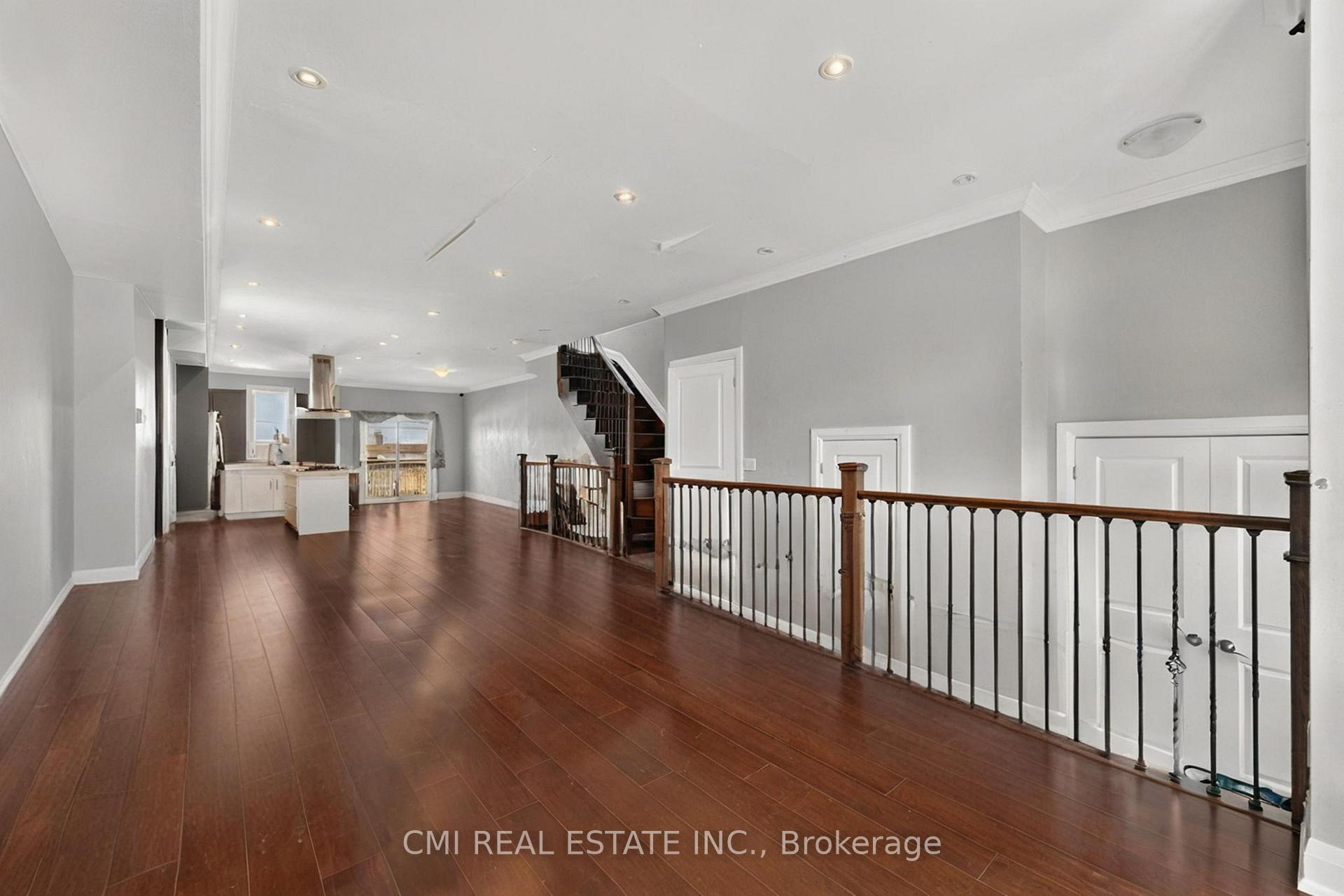 Photo 4 of 20 Jeavons Avenue, Scarborough, Clairlea-Birchmount — HOMEH