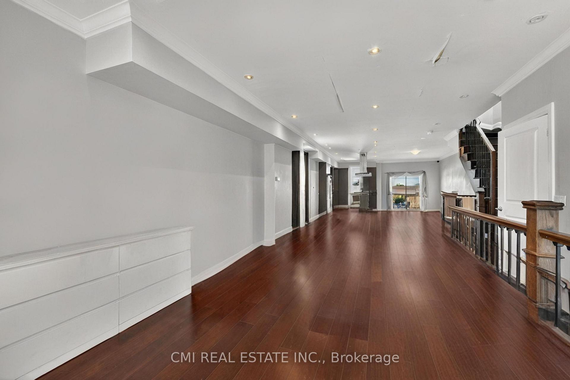 Photo 5 of 20 Jeavons Avenue, Scarborough, Clairlea-Birchmount — HOMEH