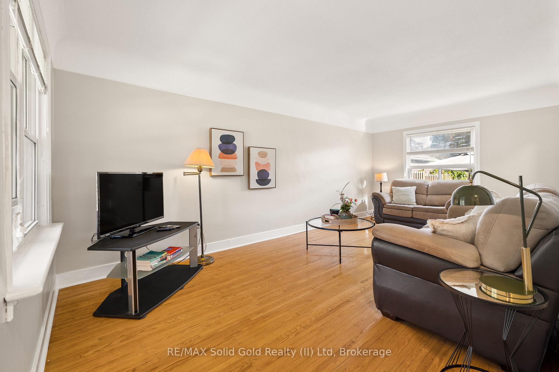 Photo 8 of 490 East Avenue, Kitchener, King East — HOMEH