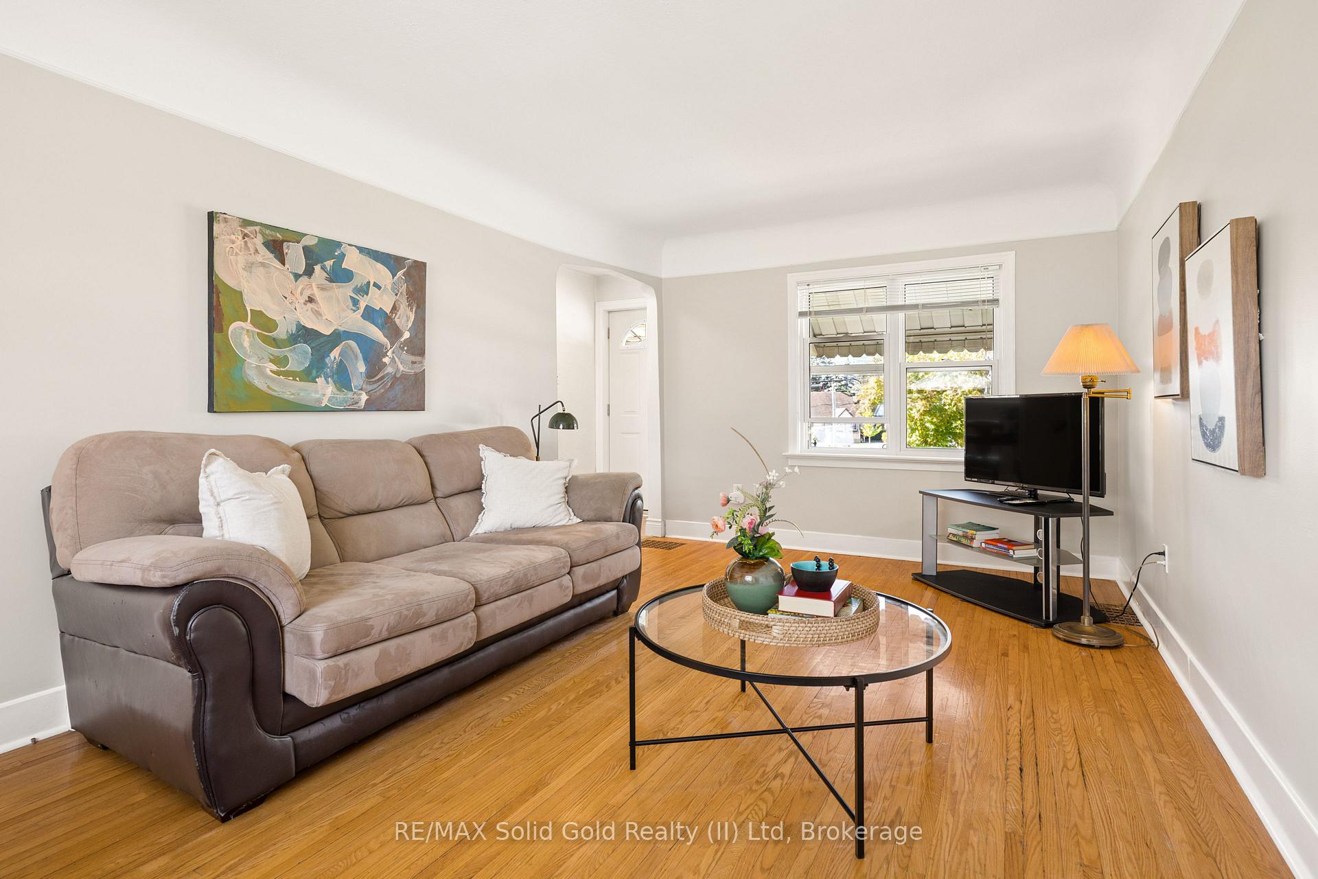Photo 10 of 490 East Avenue, Kitchener, King East — HOMEH