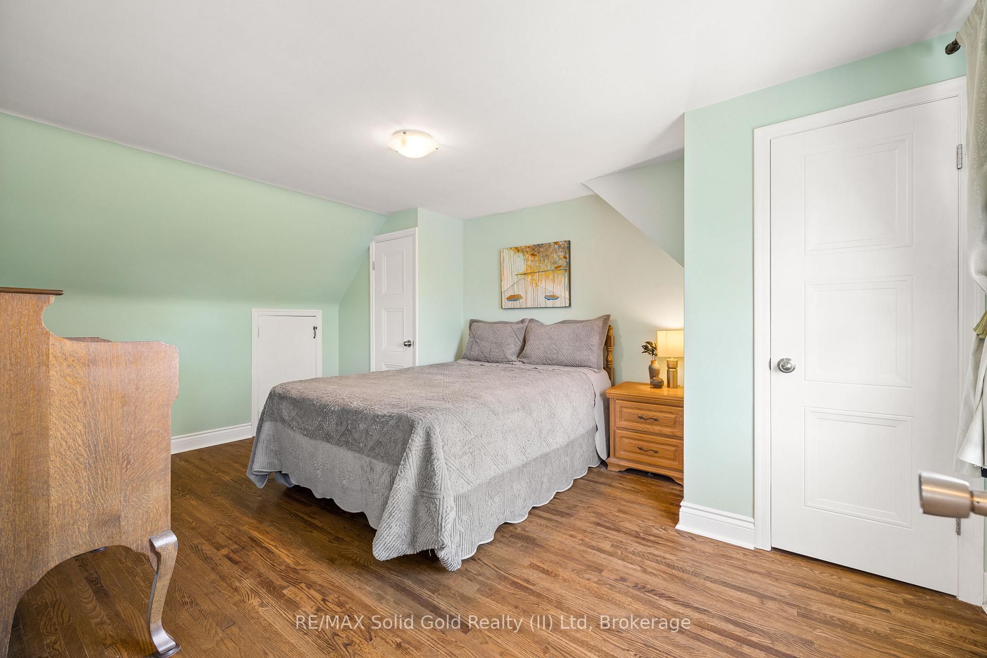 Photo 15 of 490 East Avenue, Kitchener, King East — HOMEH