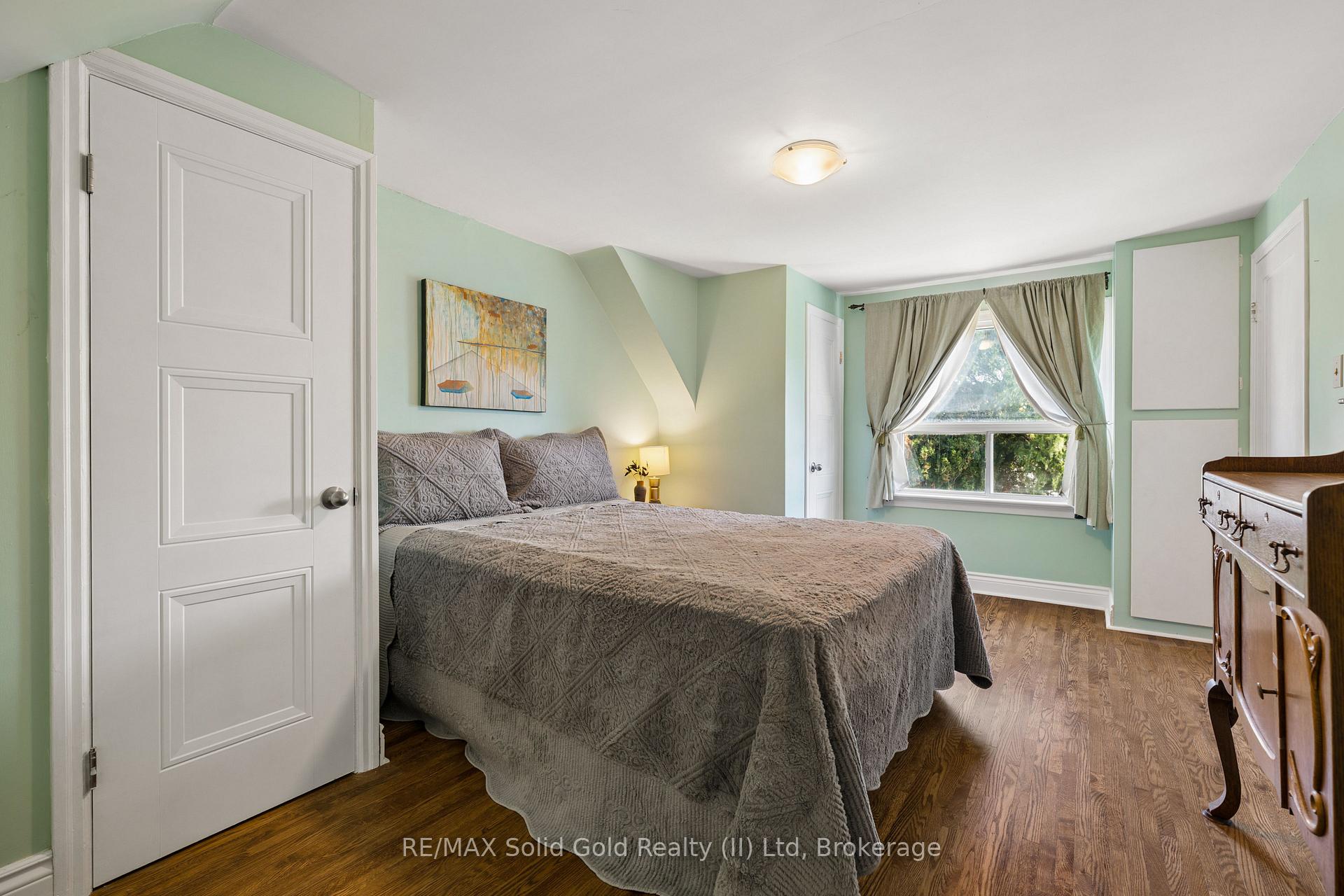 Photo 16 of 490 East Avenue, Kitchener, King East — HOMEH