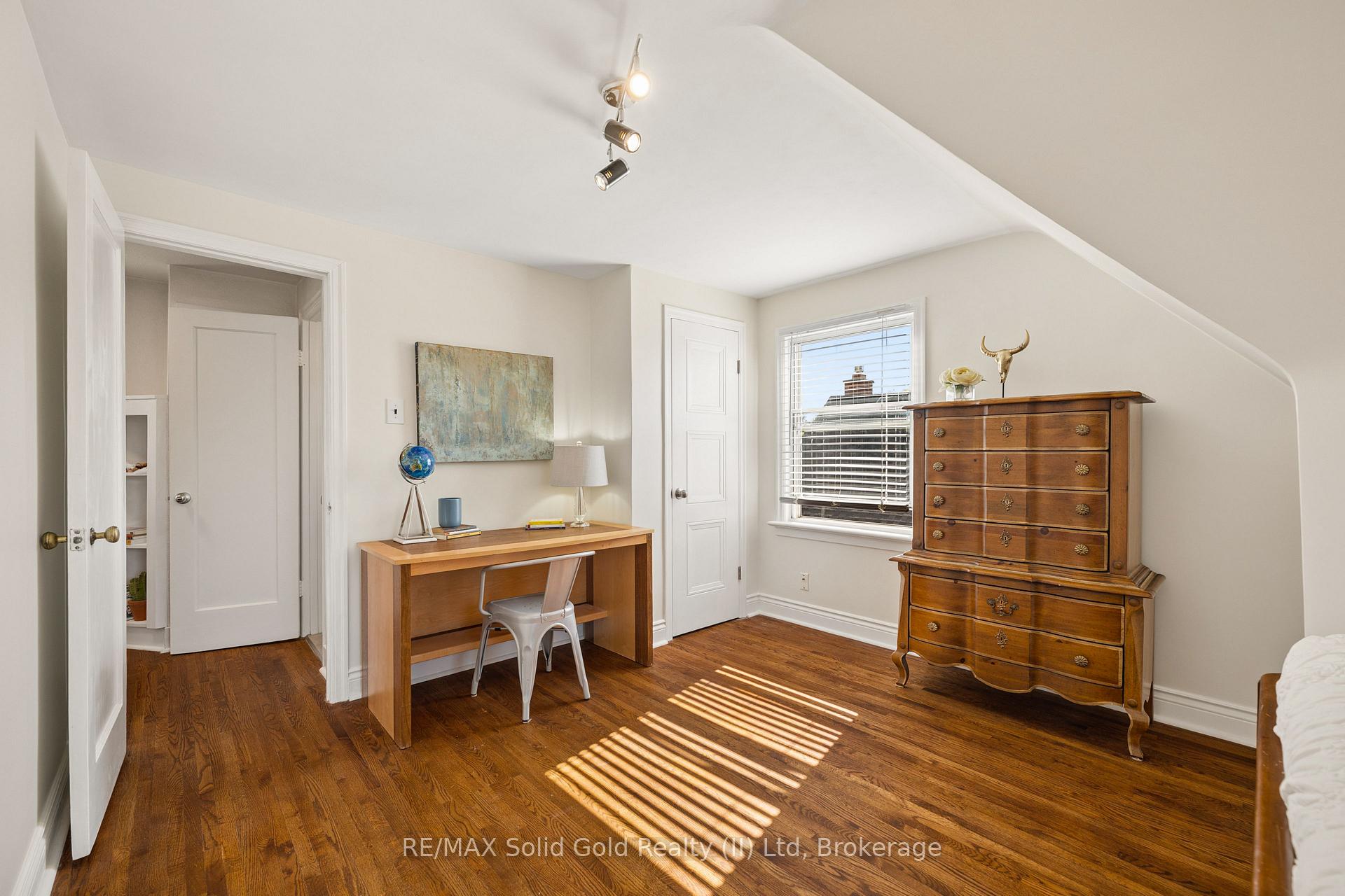Photo 18 of 490 East Avenue, Kitchener, King East — HOMEH