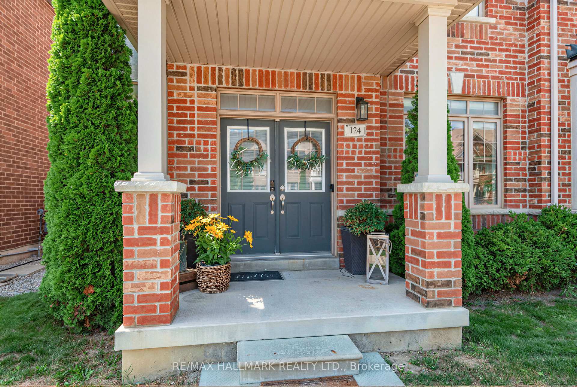Photo 2 of 124 Barons Street, Vaughan, Kleinburg — HOMEH