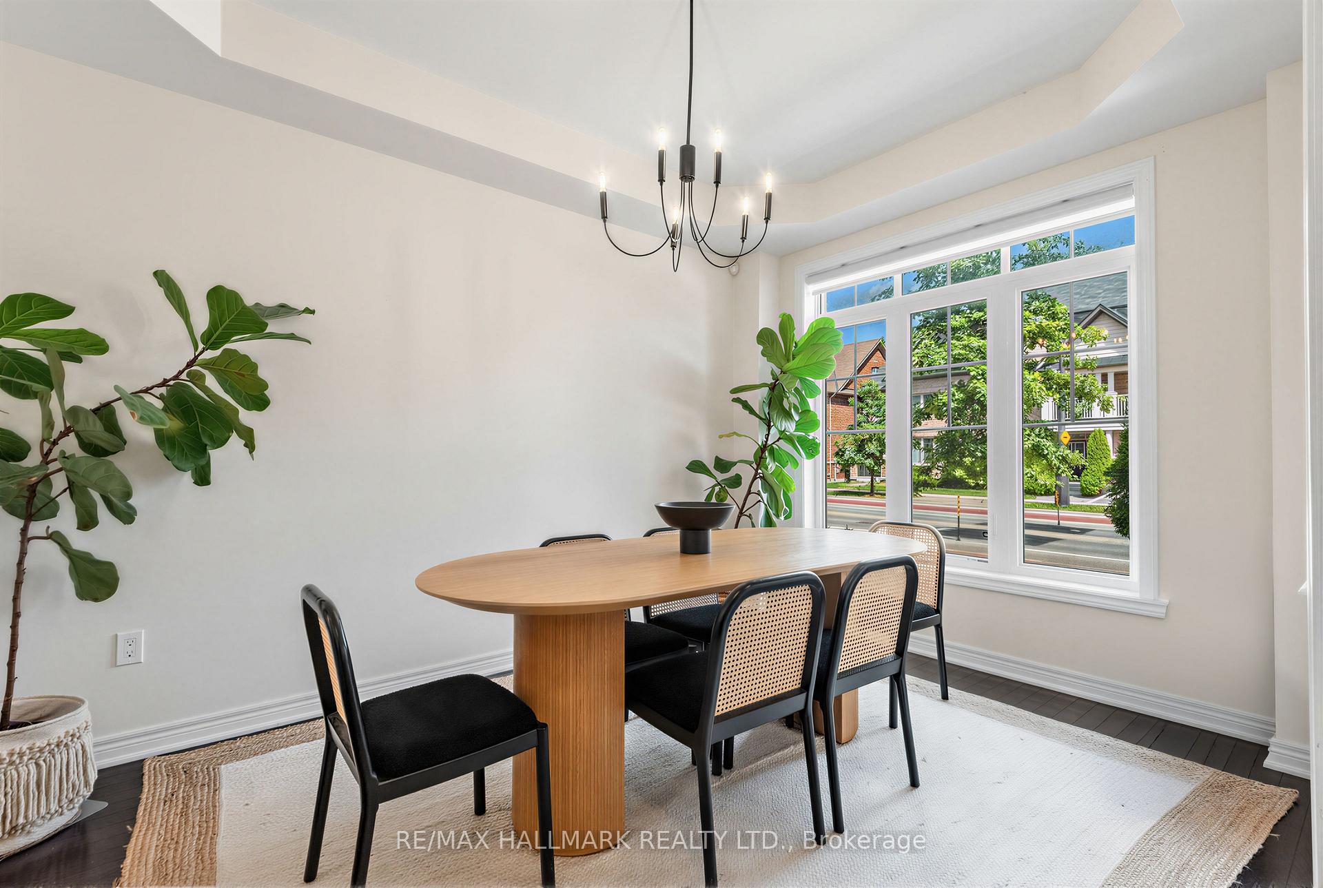Photo 4 of 124 Barons Street, Vaughan, Kleinburg — HOMEH