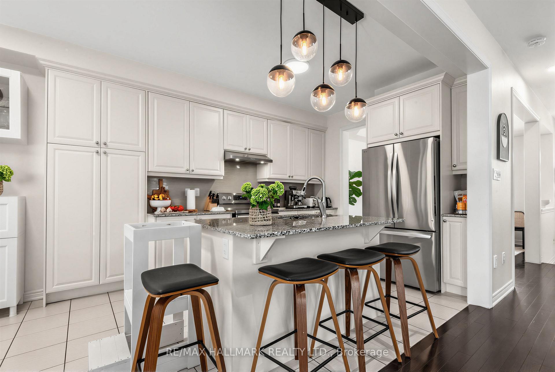 Photo 7 of 124 Barons Street, Vaughan, Kleinburg — HOMEH