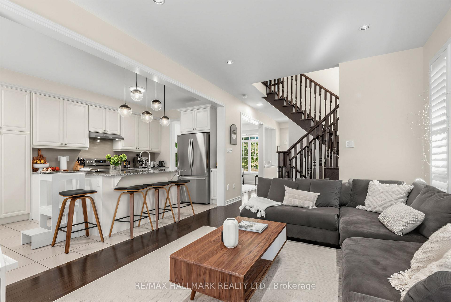 Photo 8 of 124 Barons Street, Vaughan, Kleinburg — HOMEH