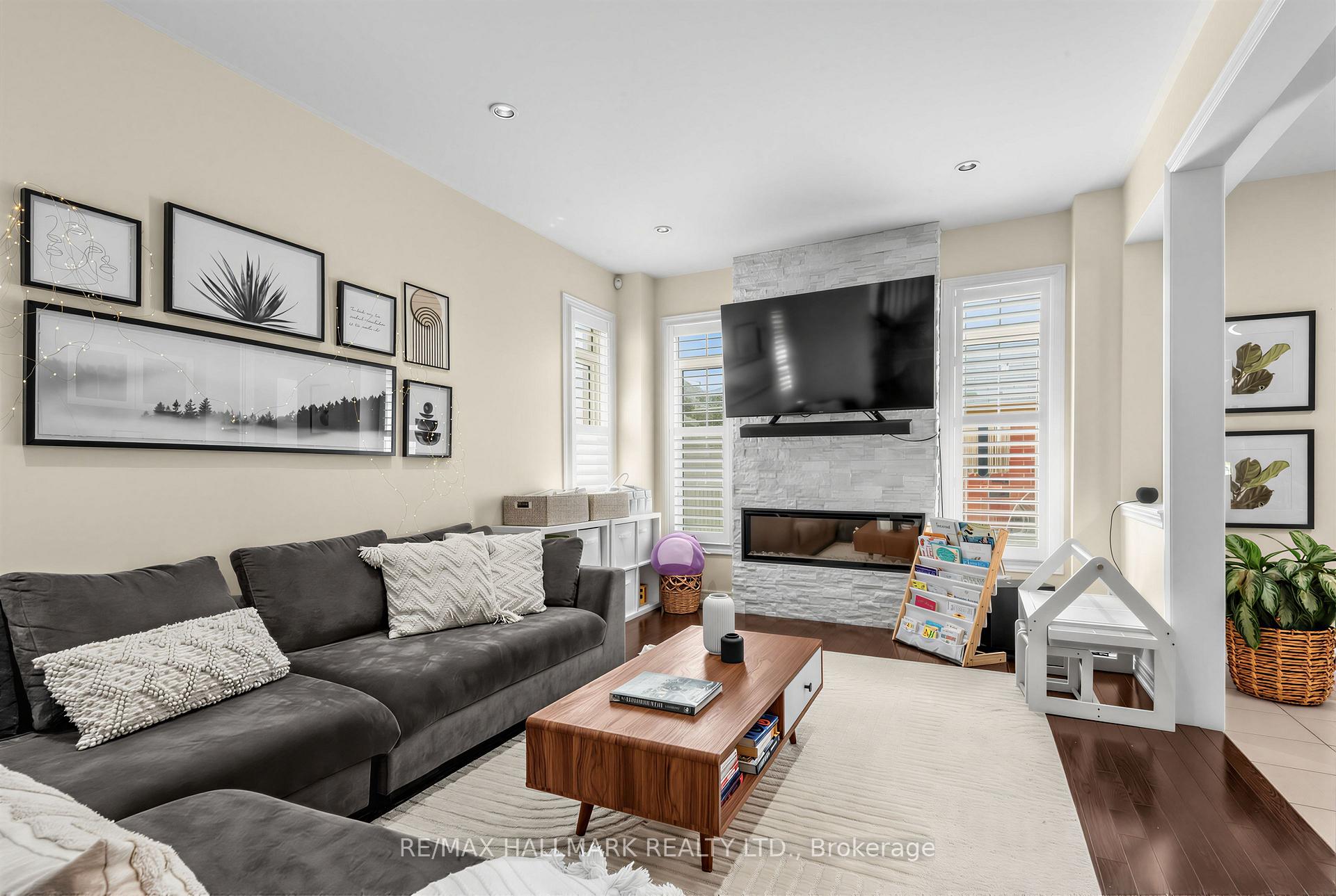 Photo 9 of 124 Barons Street, Vaughan, Kleinburg — HOMEH