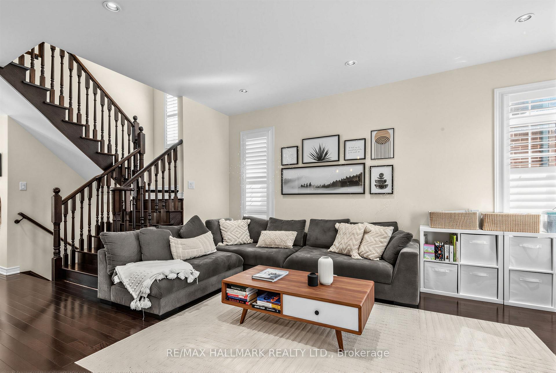 Photo 10 of 124 Barons Street, Vaughan, Kleinburg — HOMEH