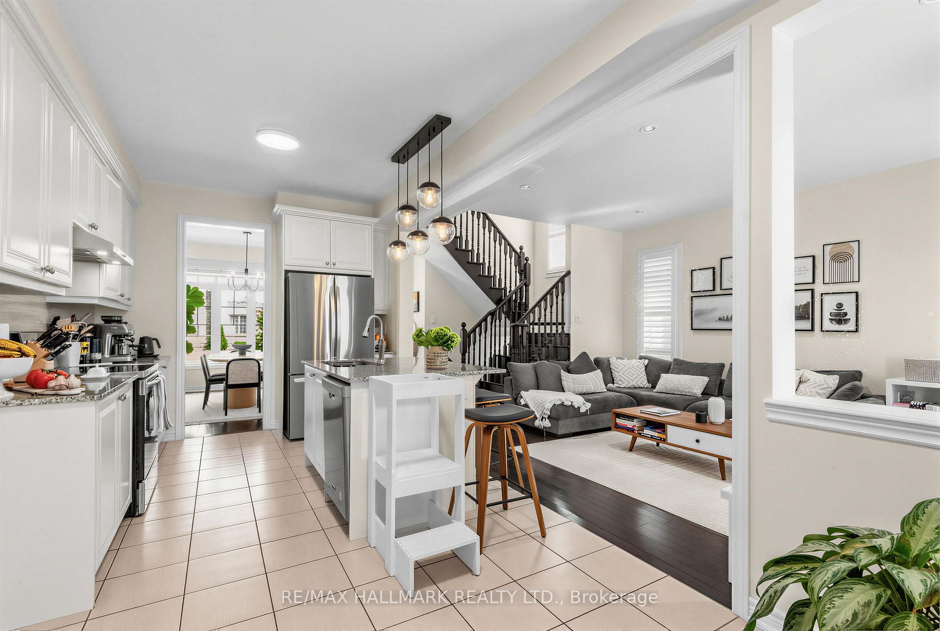 Photo 11 of 124 Barons Street, Vaughan, Kleinburg — HOMEH