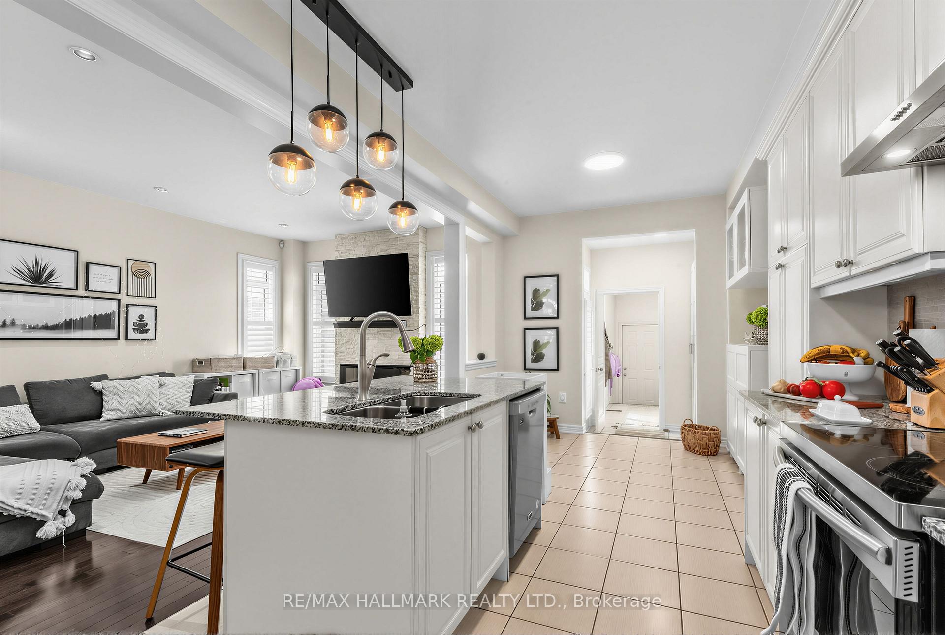 Photo 12 of 124 Barons Street, Vaughan, Kleinburg — HOMEH