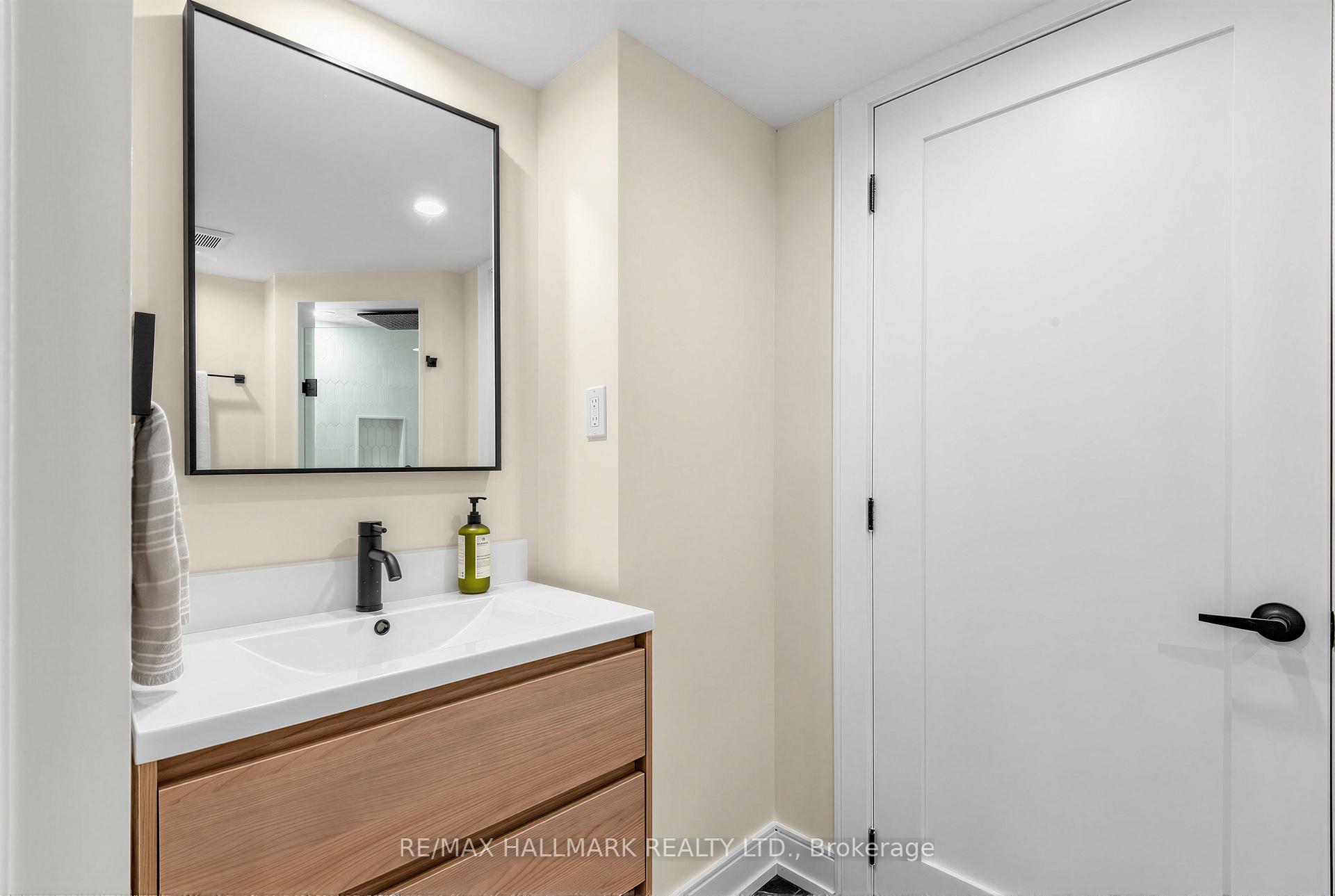 Photo 24 of 124 Barons Street, Vaughan, Kleinburg — HOMEH