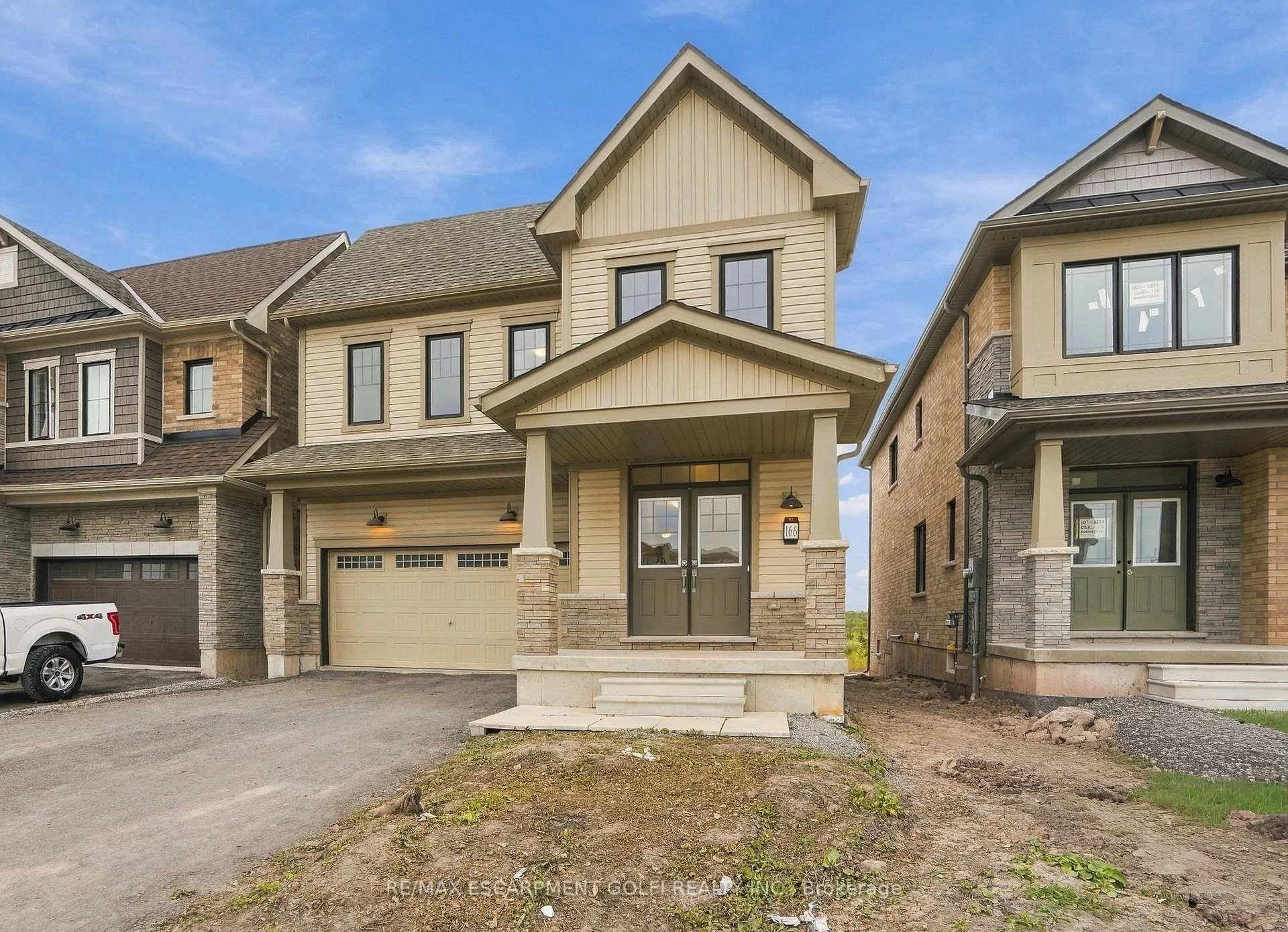 Photo 3 of 166 Aviron Crescent, Welland, Dain City — HOMEH