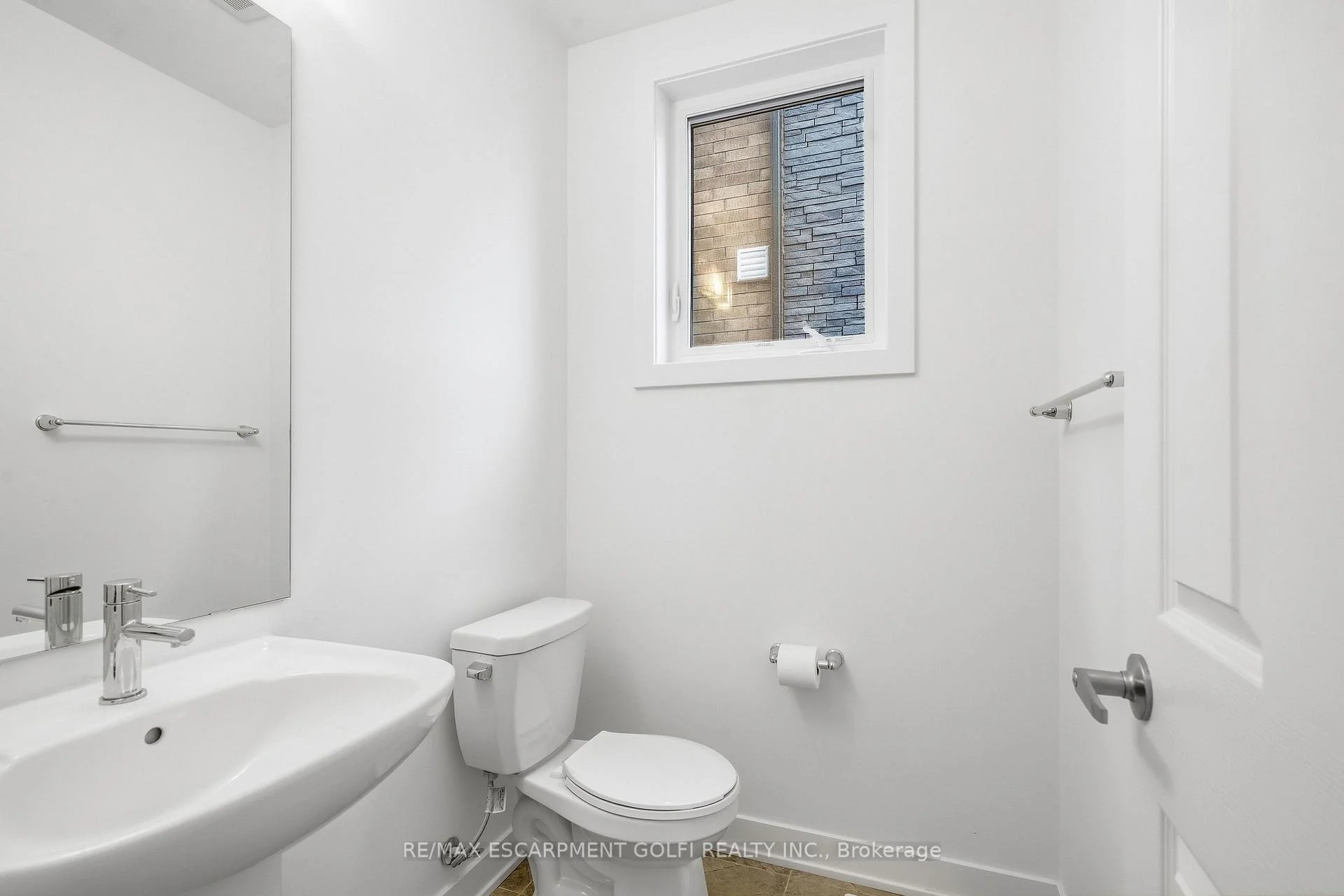 Photo 14 of 166 Aviron Crescent, Welland, Dain City — HOMEH