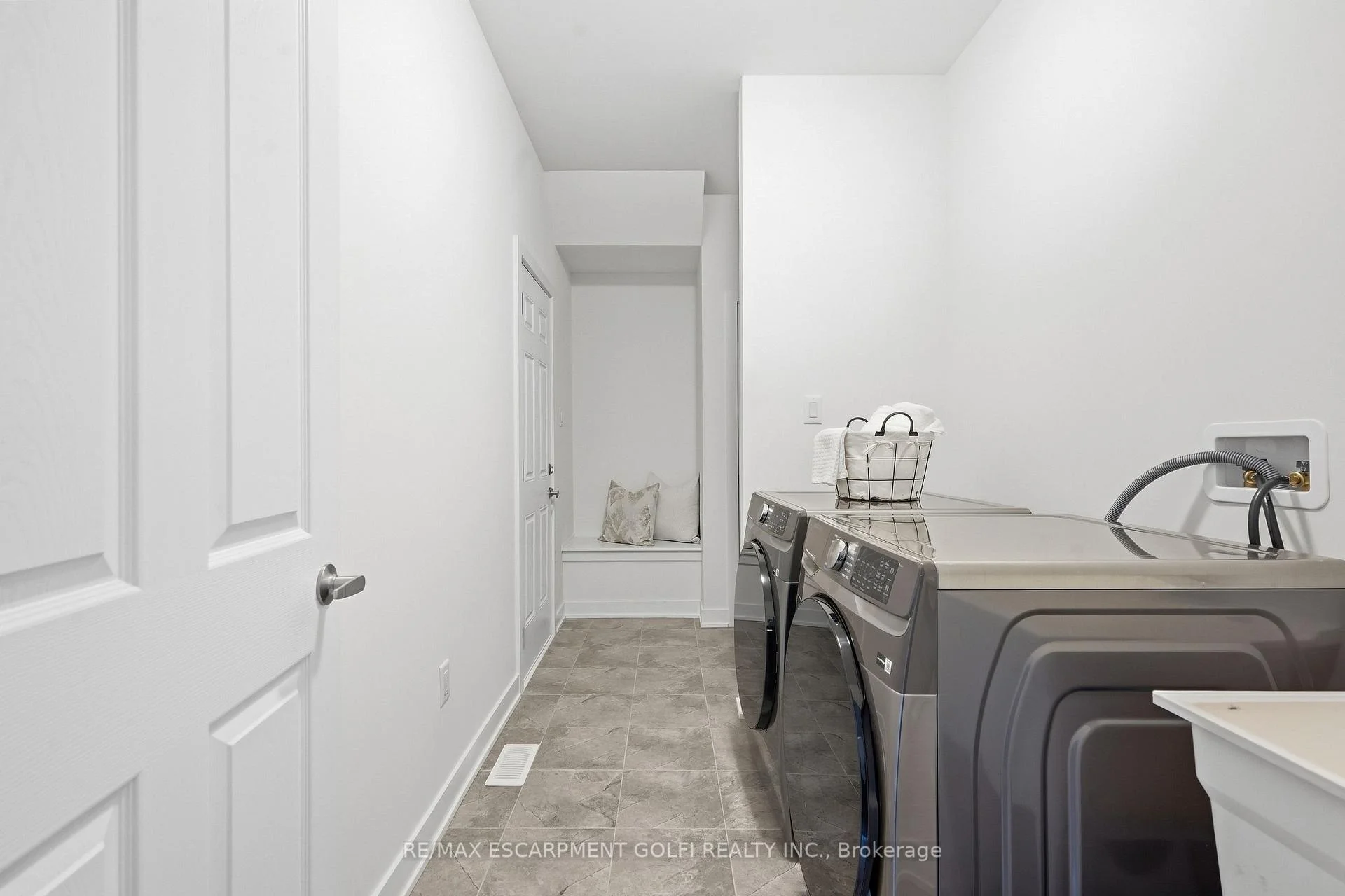 Photo 15 of 166 Aviron Crescent, Welland, Dain City — HOMEH