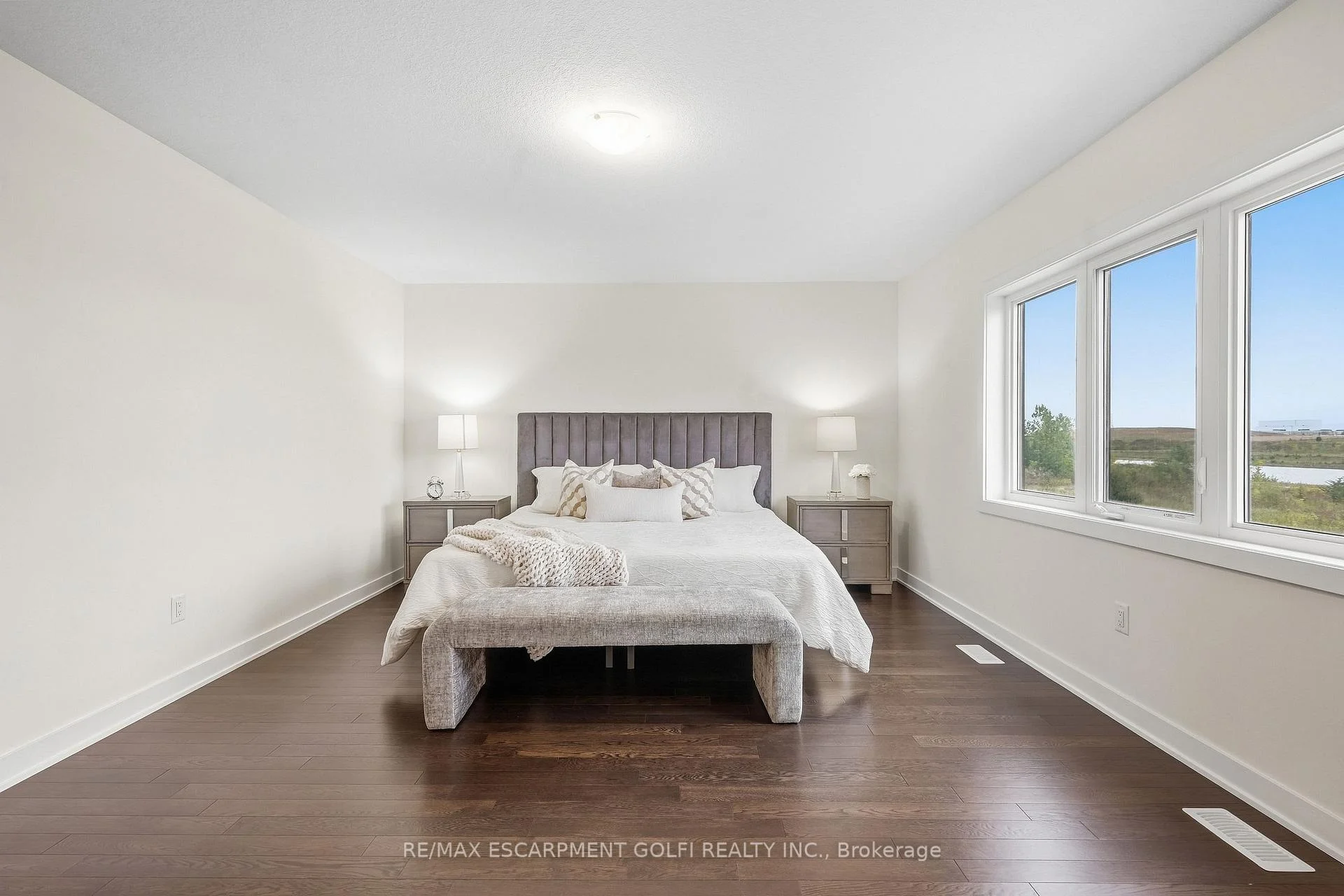 Photo 19 of 166 Aviron Crescent, Welland, Dain City — HOMEH