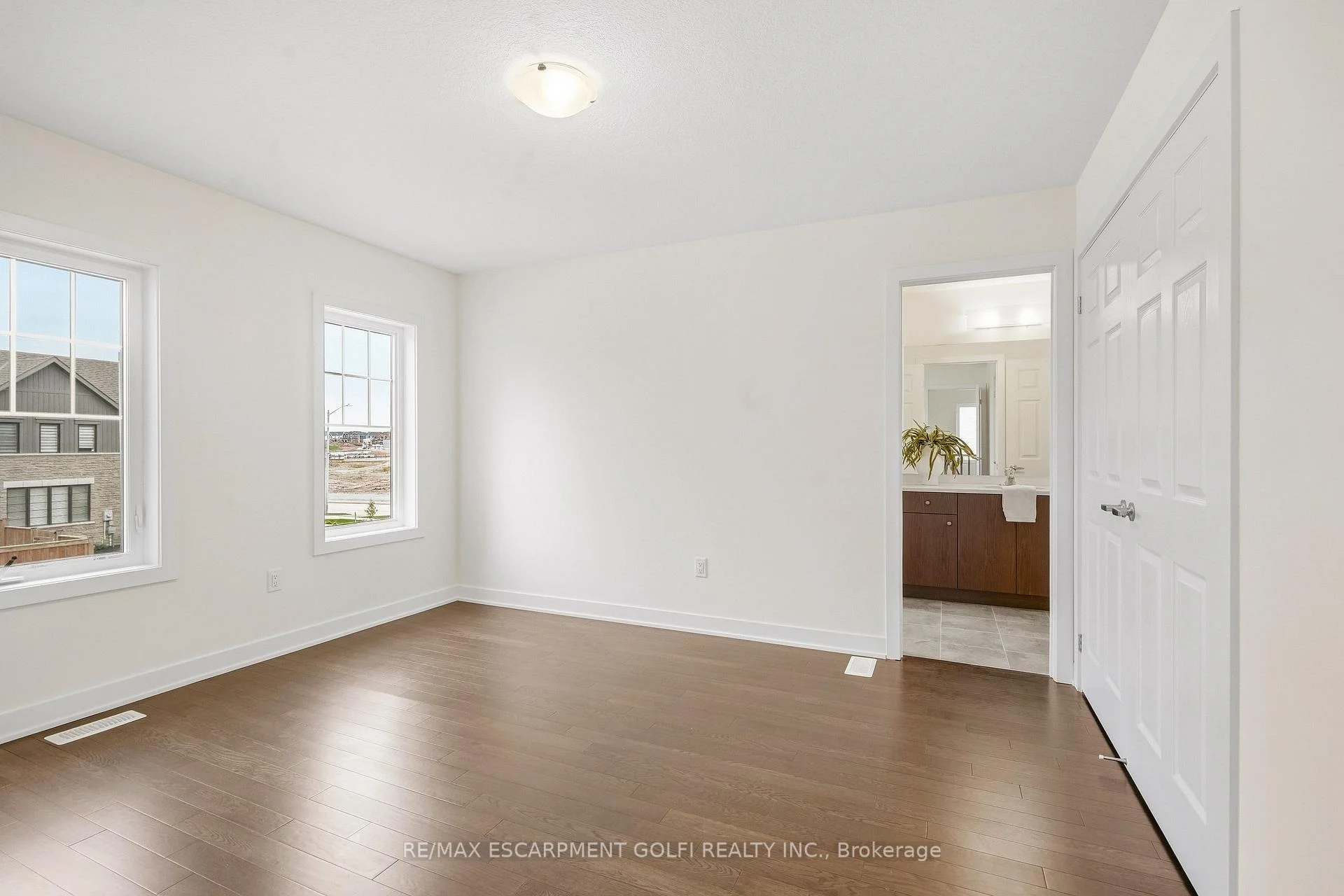 Photo 22 of 166 Aviron Crescent, Welland, Dain City — HOMEH