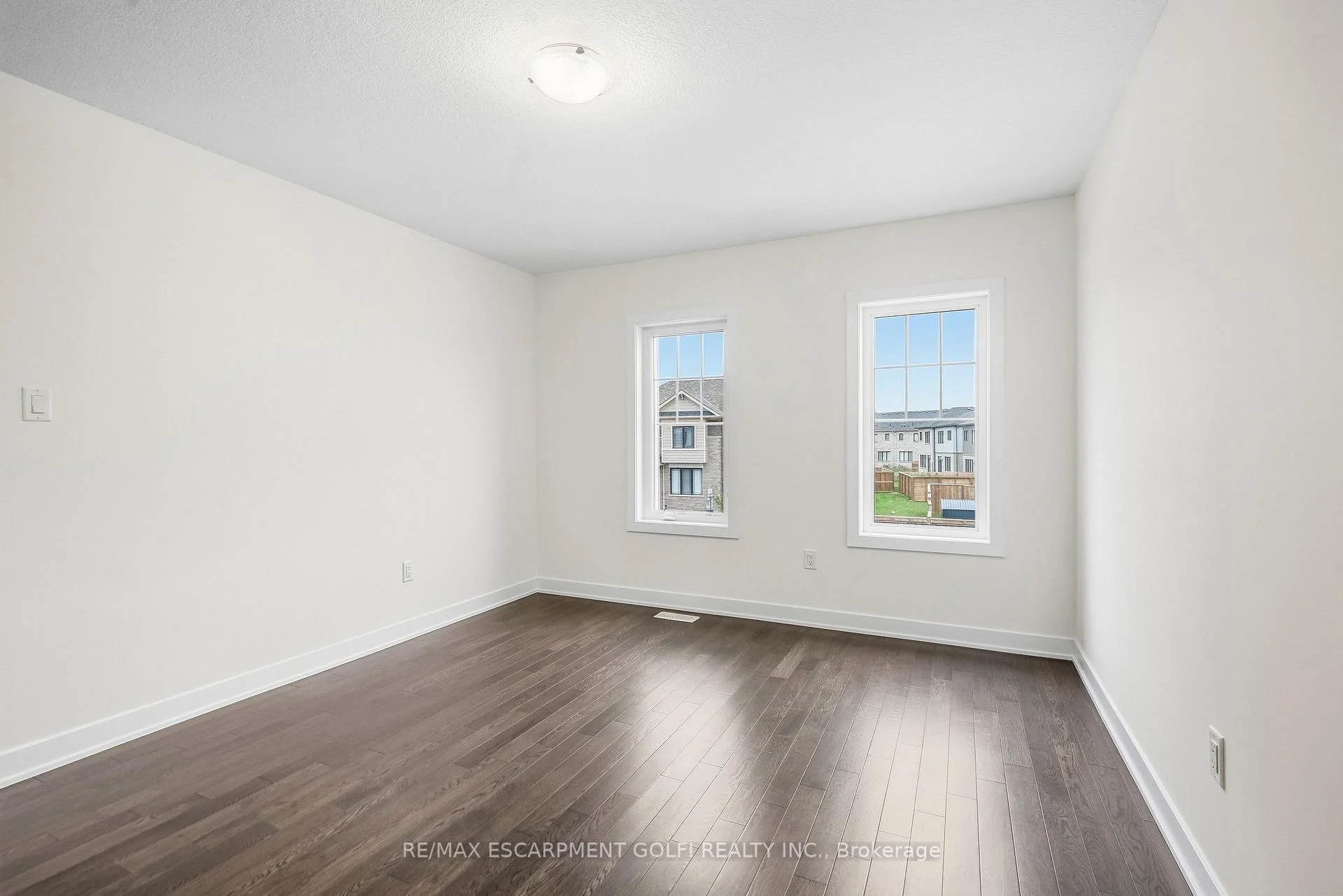 Photo 25 of 166 Aviron Crescent, Welland, Dain City — HOMEH