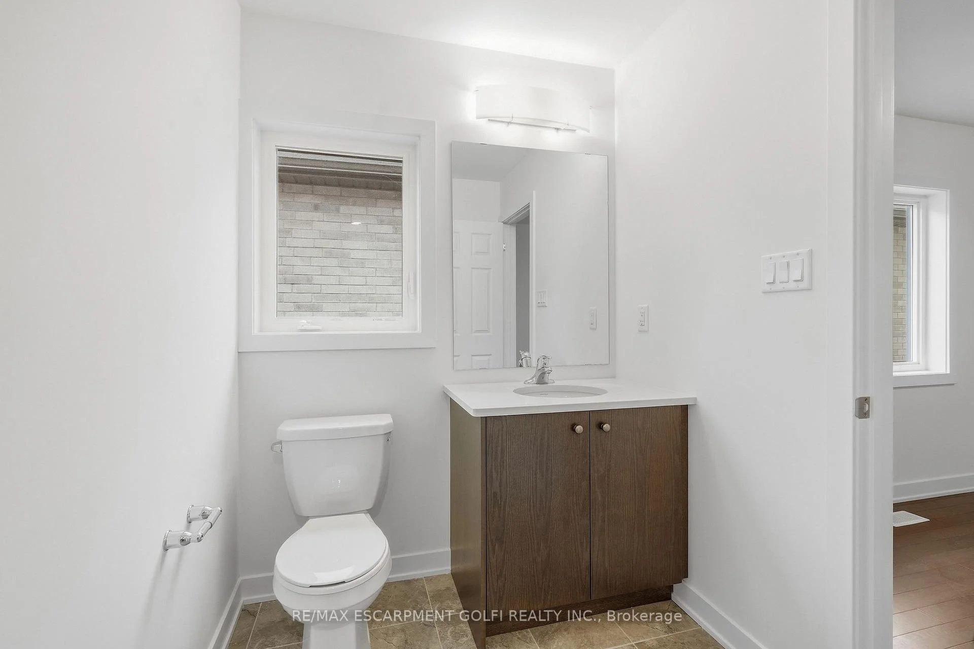 Photo 30 of 166 Aviron Crescent, Welland, Dain City — HOMEH