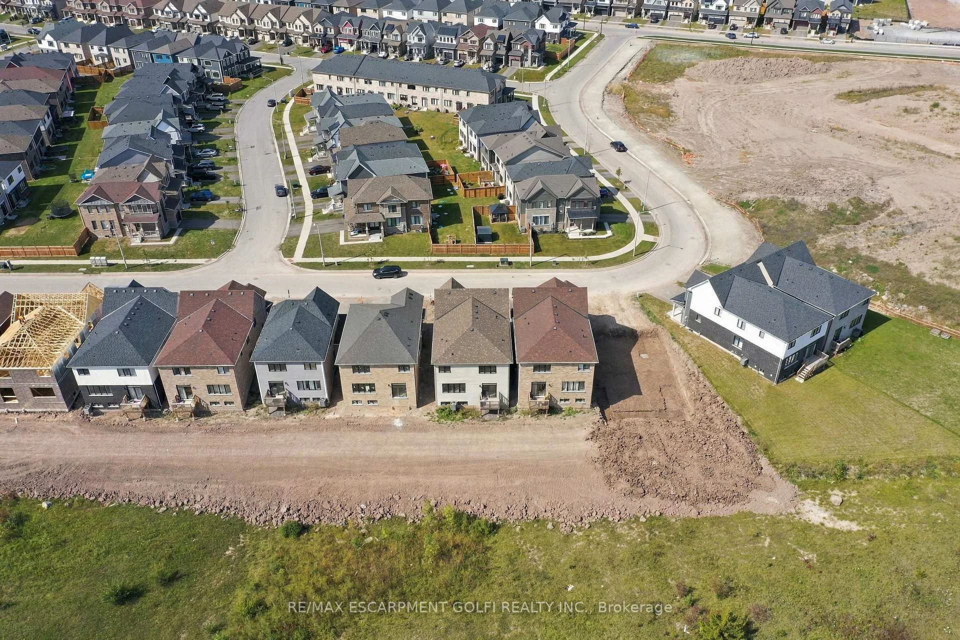 Photo 36 of 166 Aviron Crescent, Welland, Dain City — HOMEH