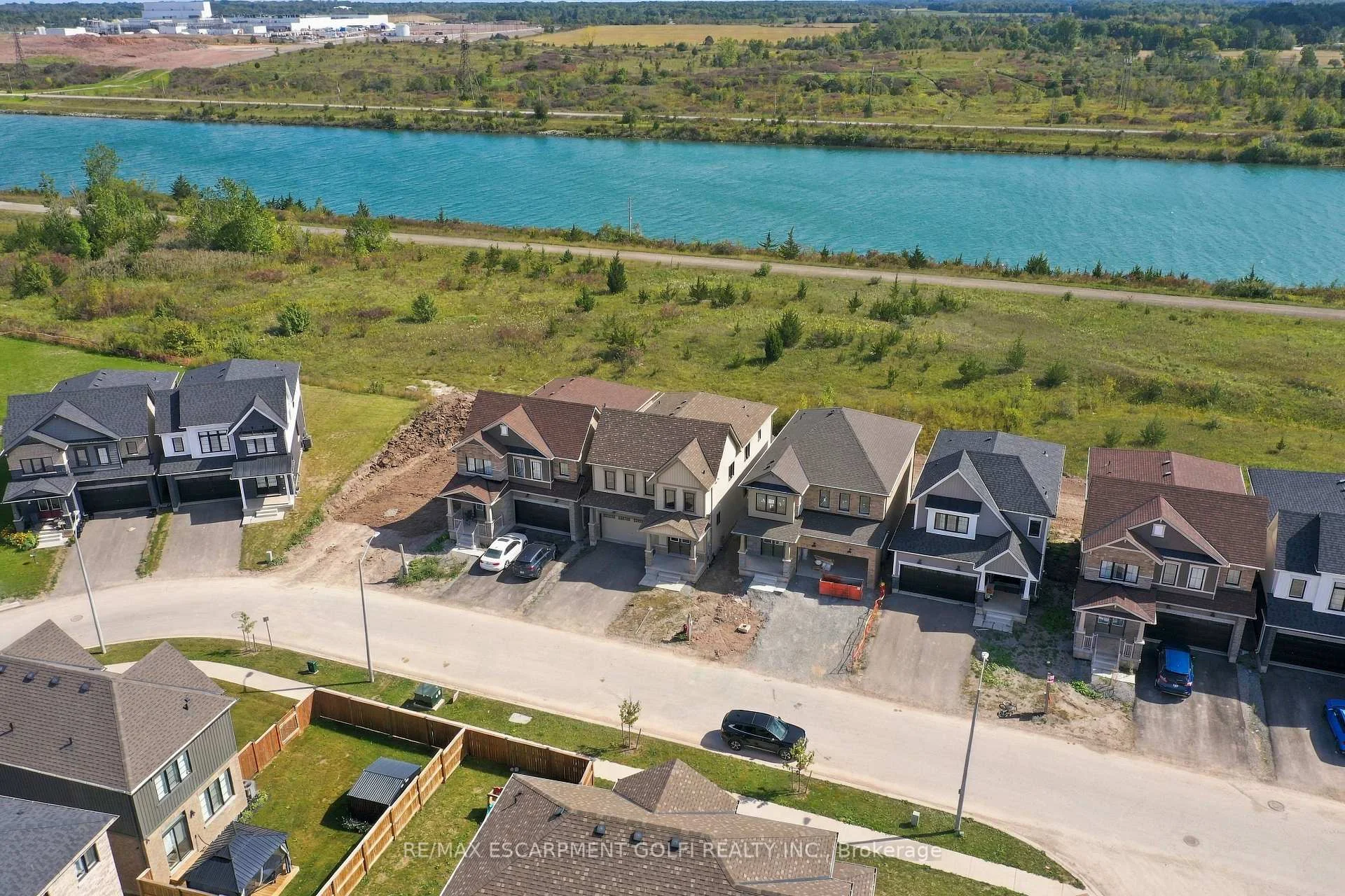 Photo 37 of 166 Aviron Crescent, Welland, Dain City — HOMEH