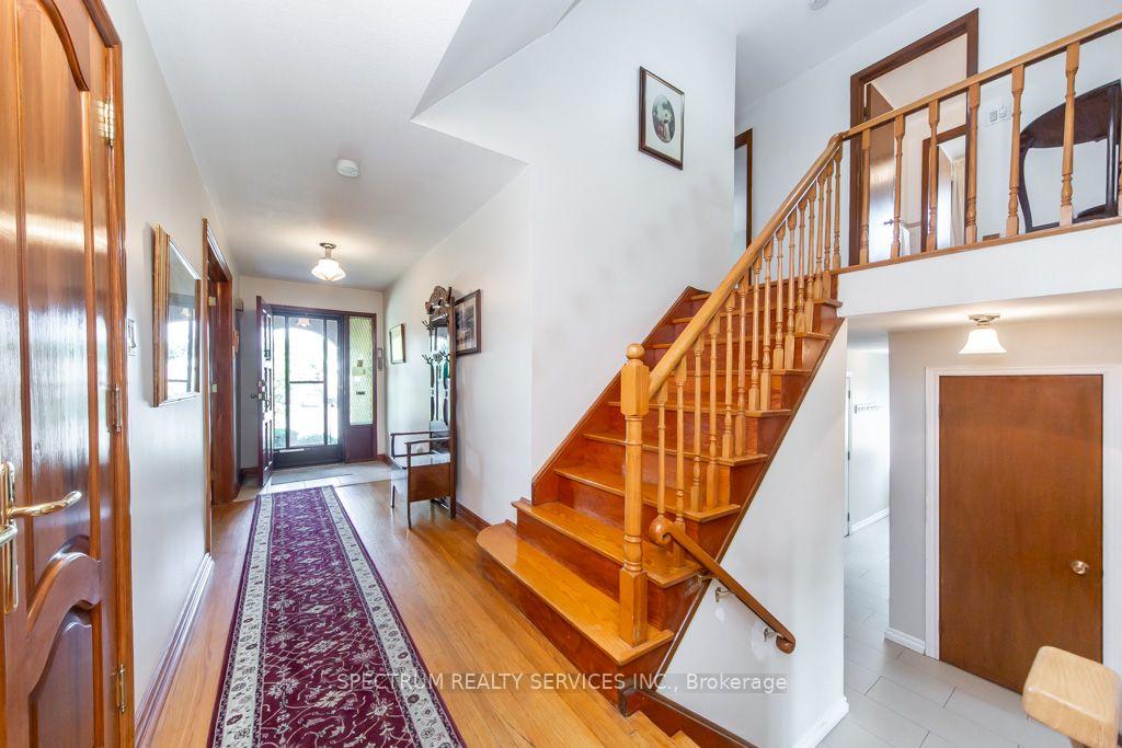 Photo 11 of 16 Burin Court, Etobicoke, Eringate-Centennial-West Deane — HOMEH