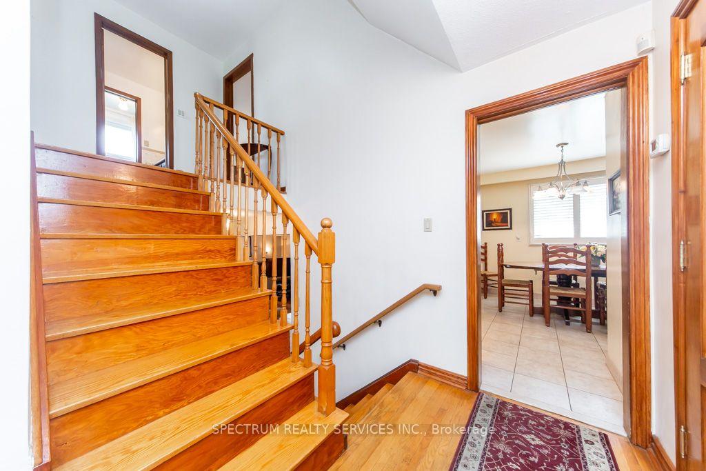 Photo 13 of 16 Burin Court, Etobicoke, Eringate-Centennial-West Deane — HOMEH