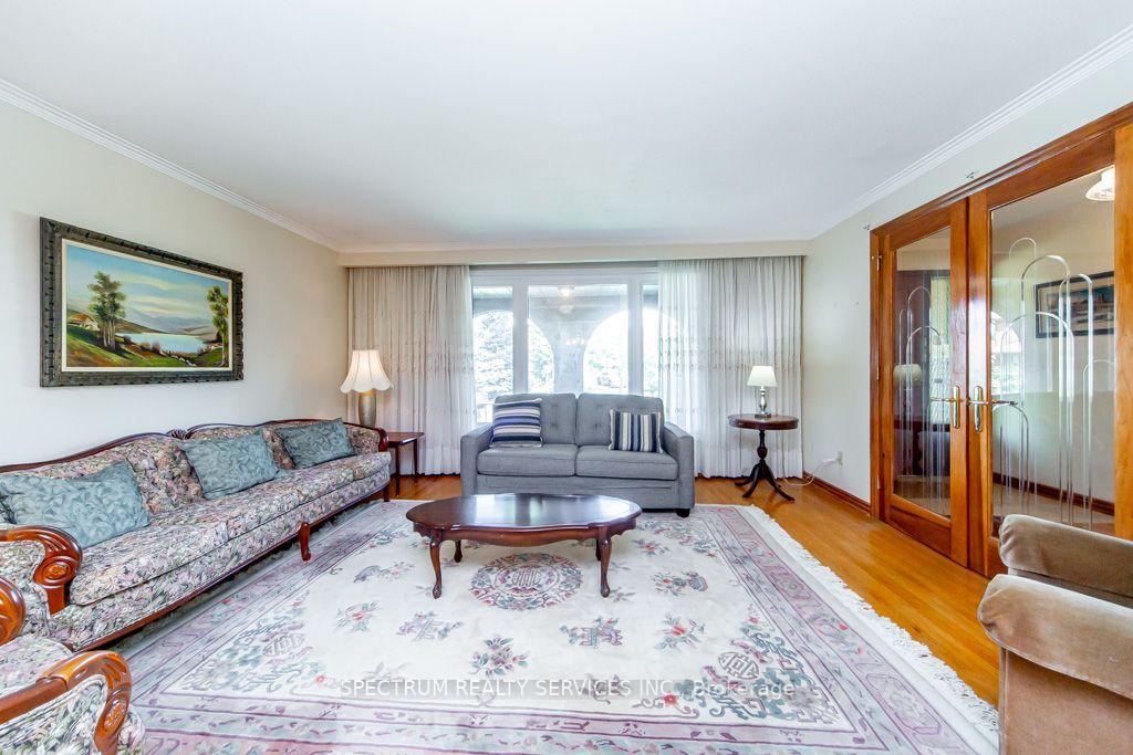 Photo 12 of 16 Burin Court, Etobicoke, Eringate-Centennial-West Deane — HOMEH
