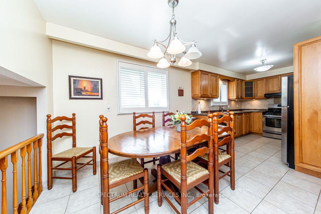 Photo 24 of 16 Burin Court, Etobicoke, Eringate-Centennial-West Deane — HOMEH