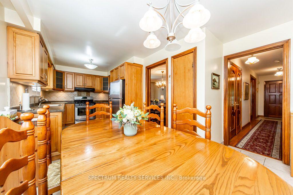 Photo 26 of 16 Burin Court, Etobicoke, Eringate-Centennial-West Deane — HOMEH