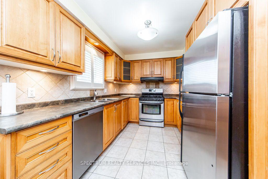 Photo 28 of 16 Burin Court, Etobicoke, Eringate-Centennial-West Deane — HOMEH