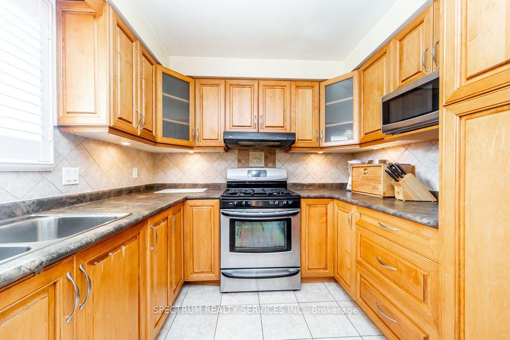 Photo 30 of 16 Burin Court, Etobicoke, Eringate-Centennial-West Deane — HOMEH