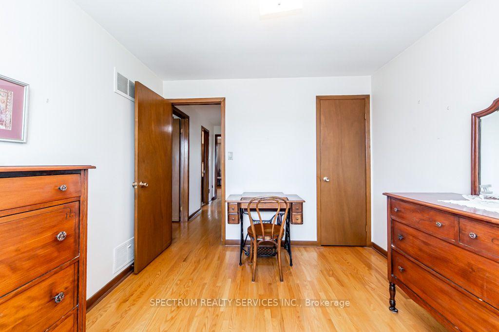 Photo 48 of 16 Burin Court, Etobicoke, Eringate-Centennial-West Deane — HOMEH