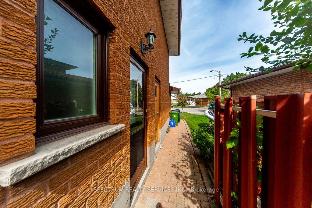 Photo 60 of 16 Burin Court, Etobicoke, Eringate-Centennial-West Deane — HOMEH