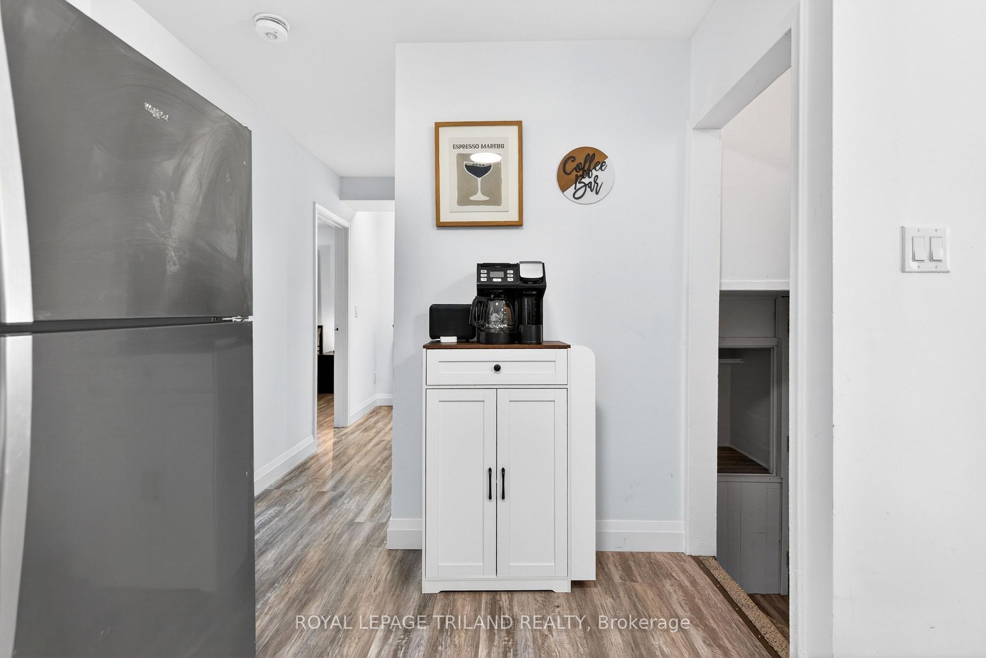 Photo 7 of 1223 Sunningdale Road E, London, North C — HOMEH