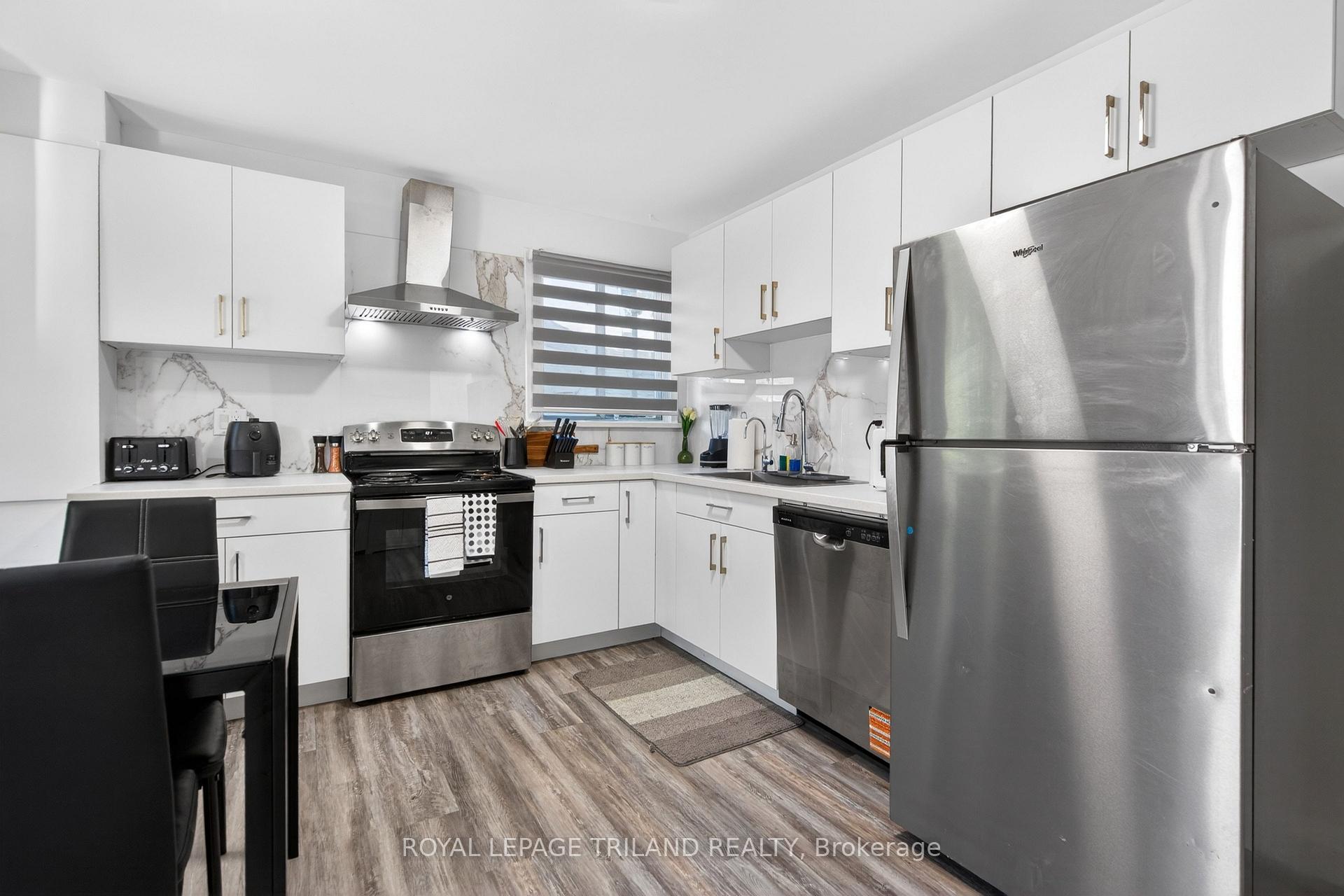 Photo 9 of 1223 Sunningdale Road E, London, North C — HOMEH